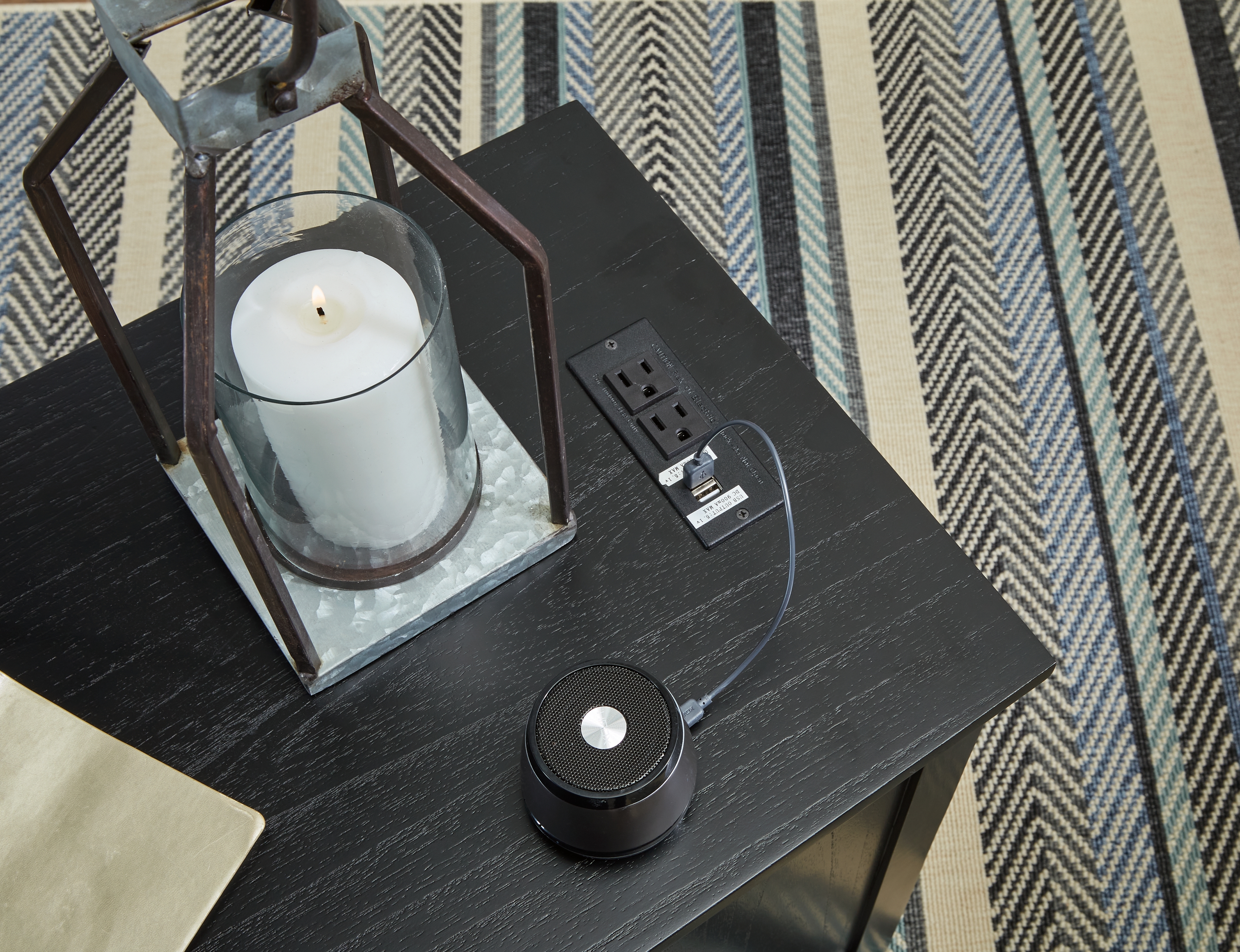 Signature Design by Ashley Treytown Chairside End Table