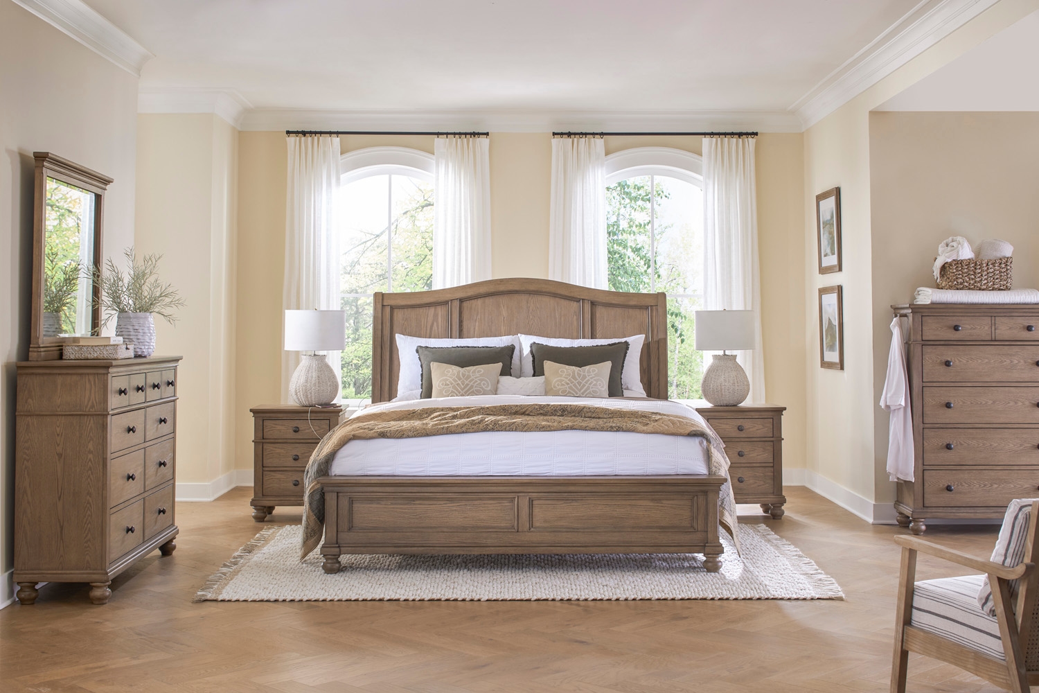 Aspenhome Oxford 8-Drawer Chesser