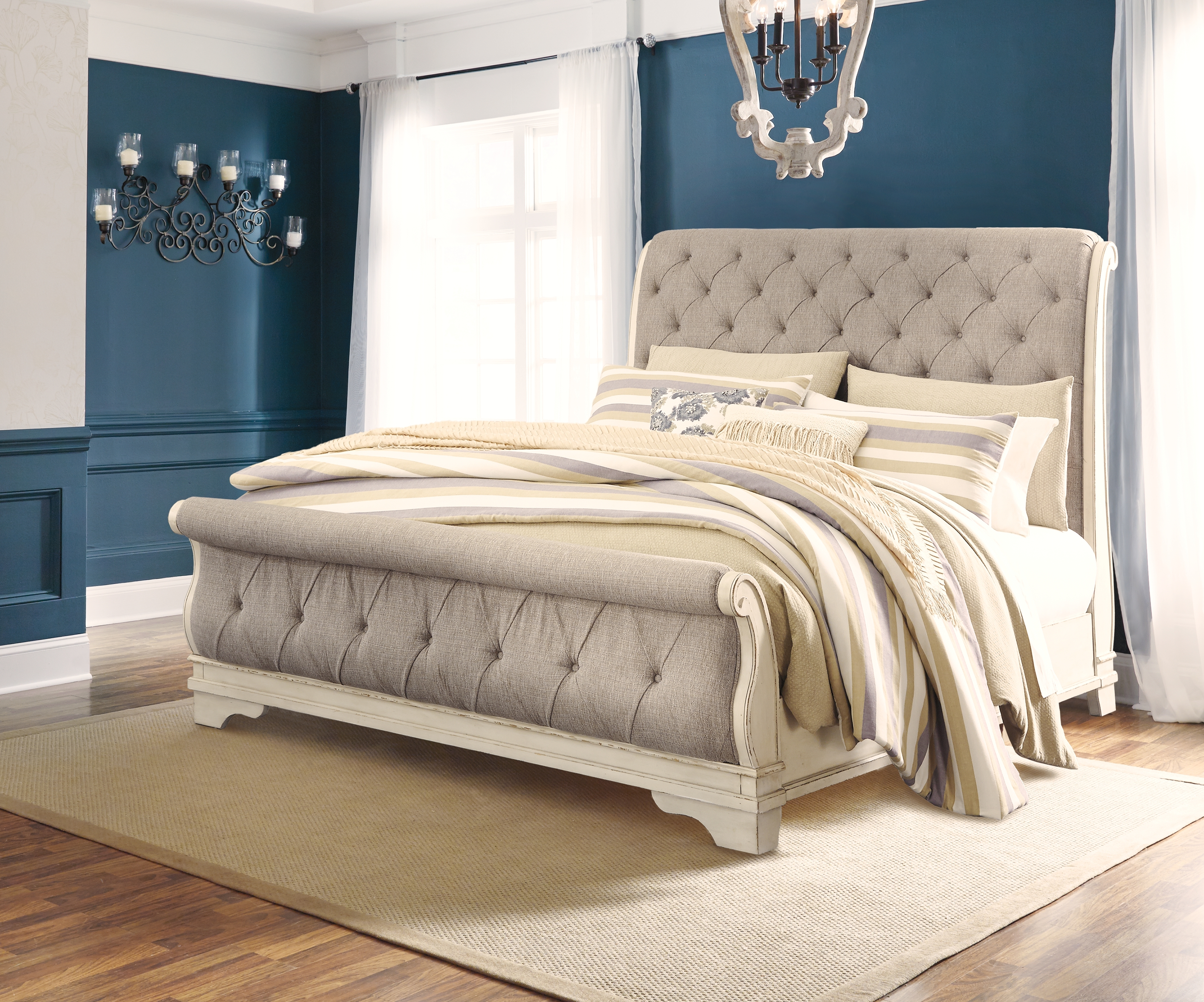 Signature Design by Ashley Realyn King Bedroom Set