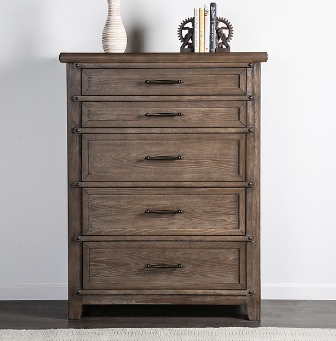 5 Pc. Queen Bedroom Set W/ Chest