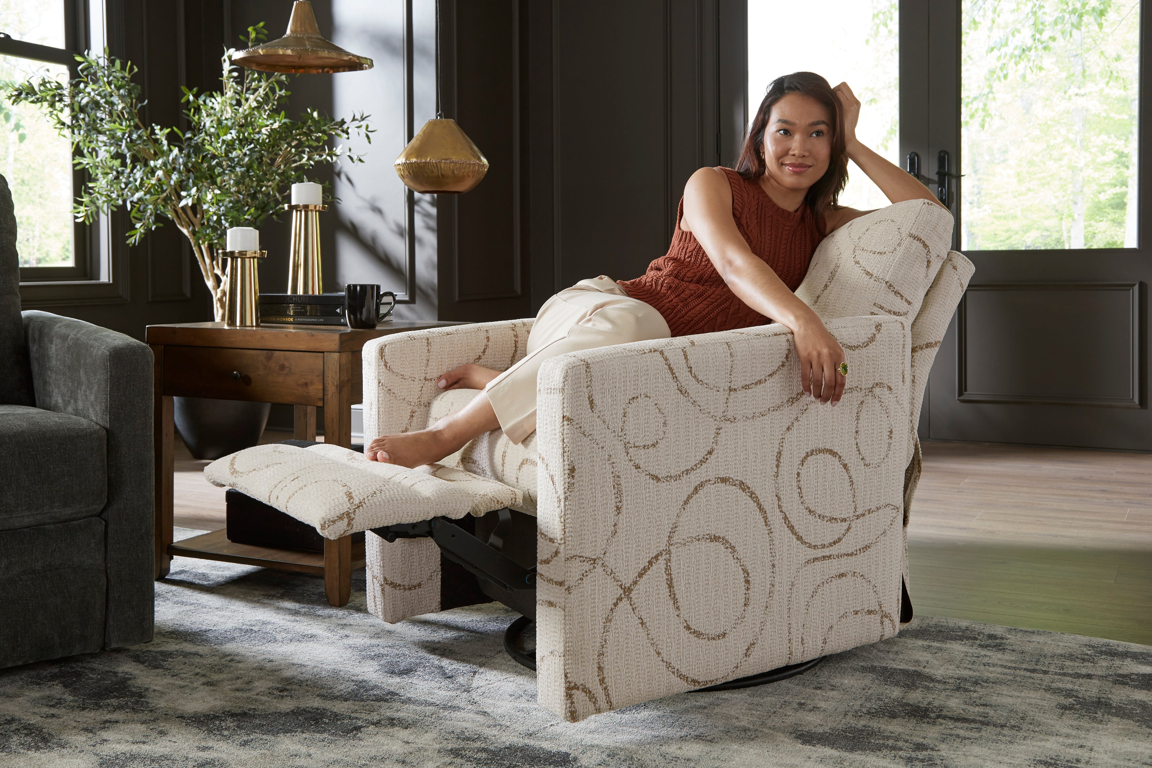 Best Home Furnishings Giana Power Swivel Recliner