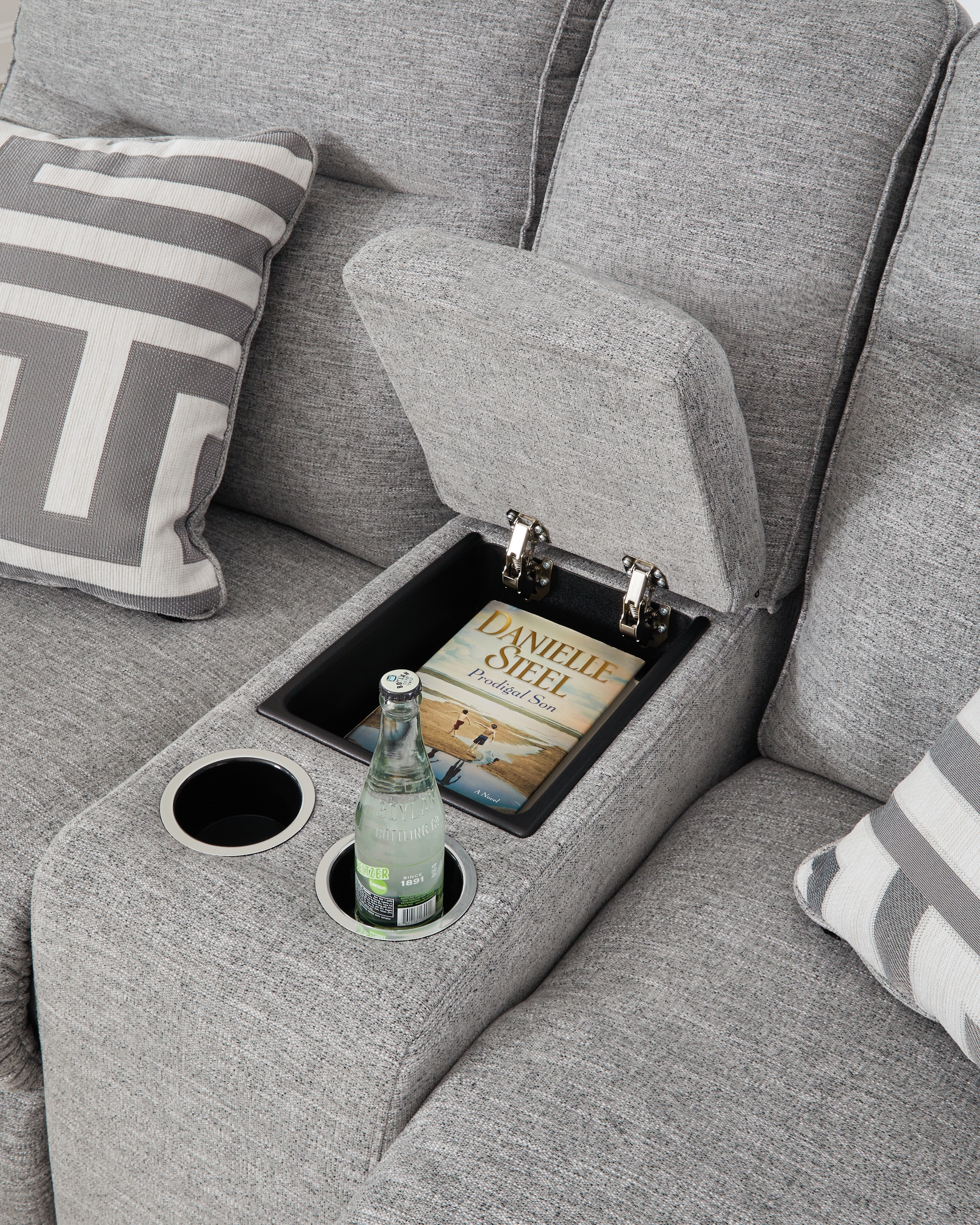 Signature Design Biscoe Living Room Set