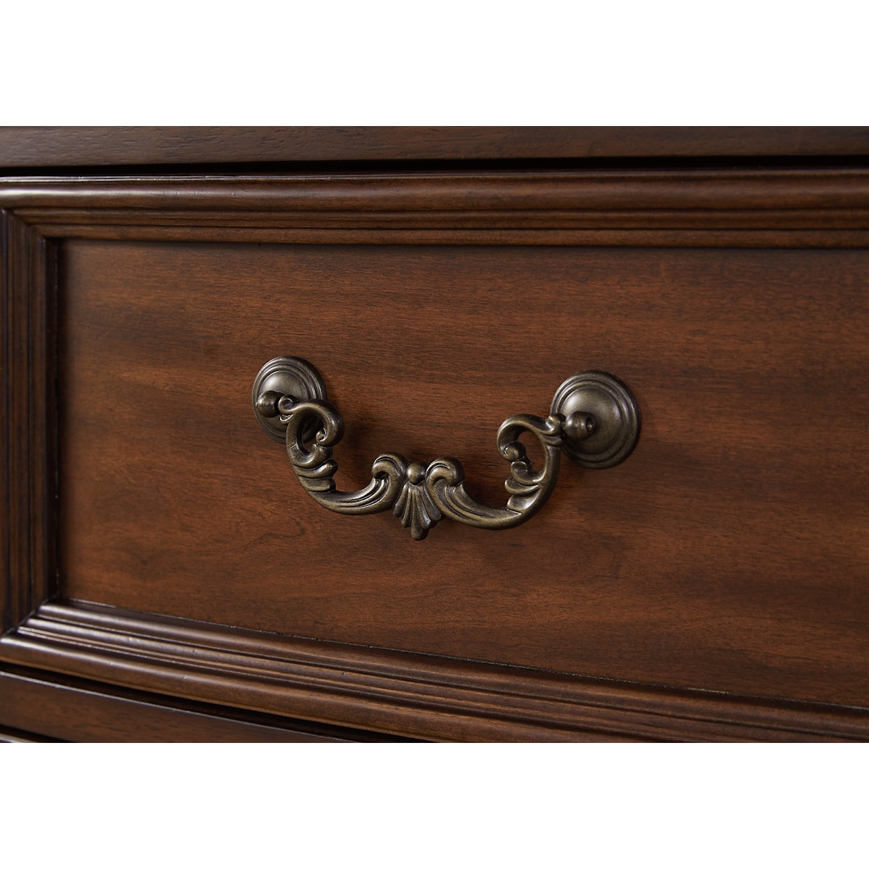 Signature Design by Ashley Lavinton 5-Drawer Chest