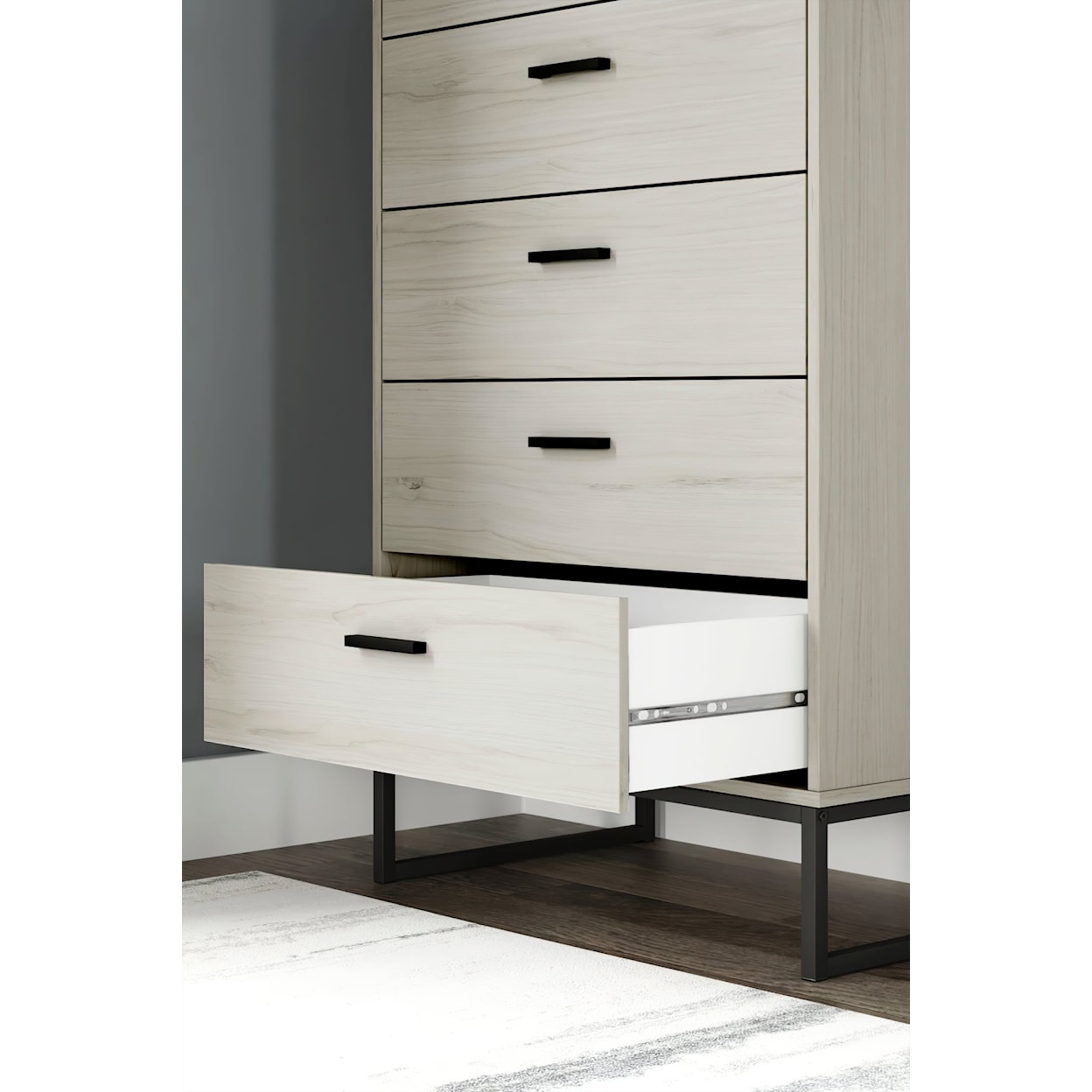 Signature Design by Ashley Socalle 5-Drawer Chest