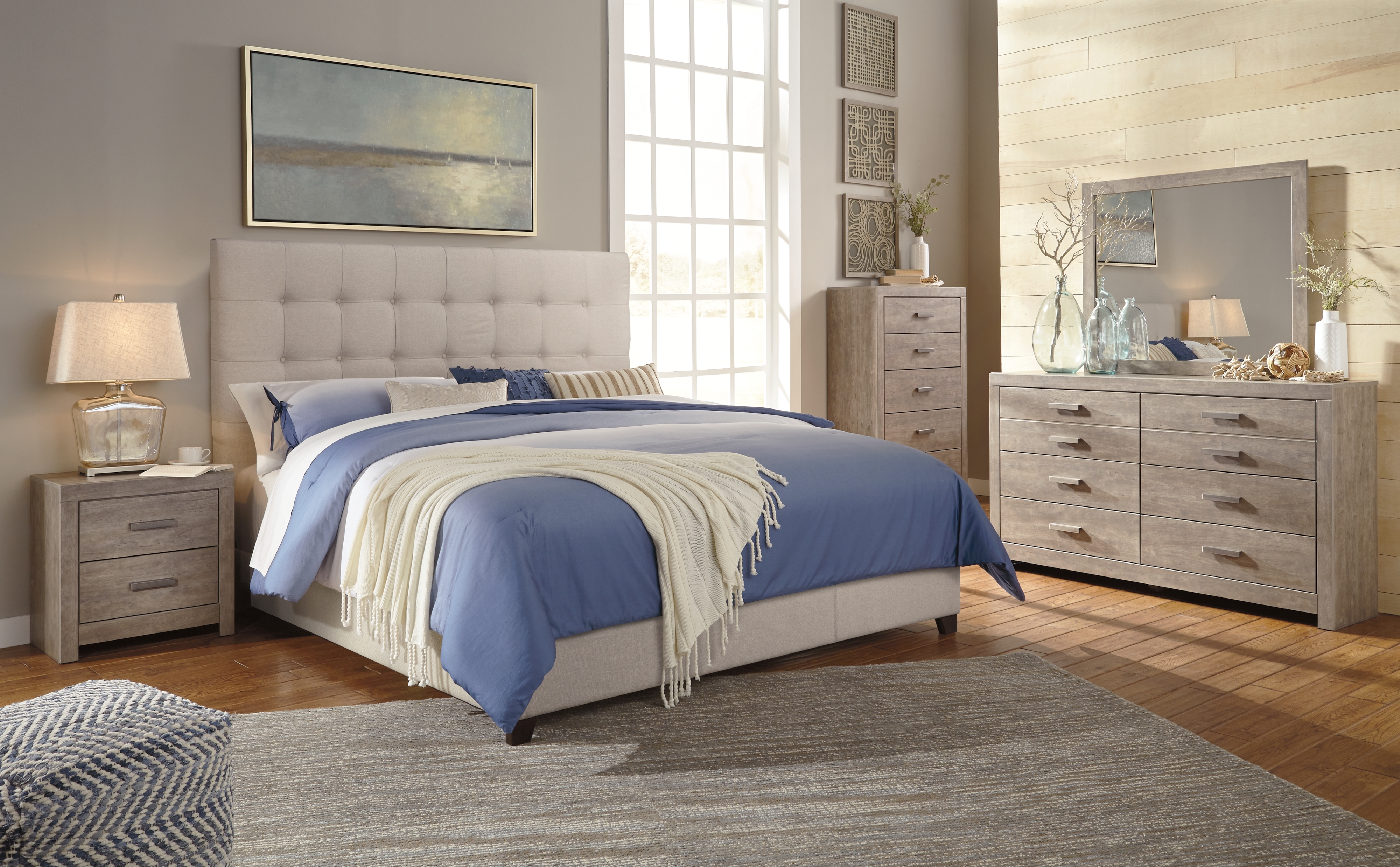 Signature Design by Ashley Dolante King Upholstered Bed