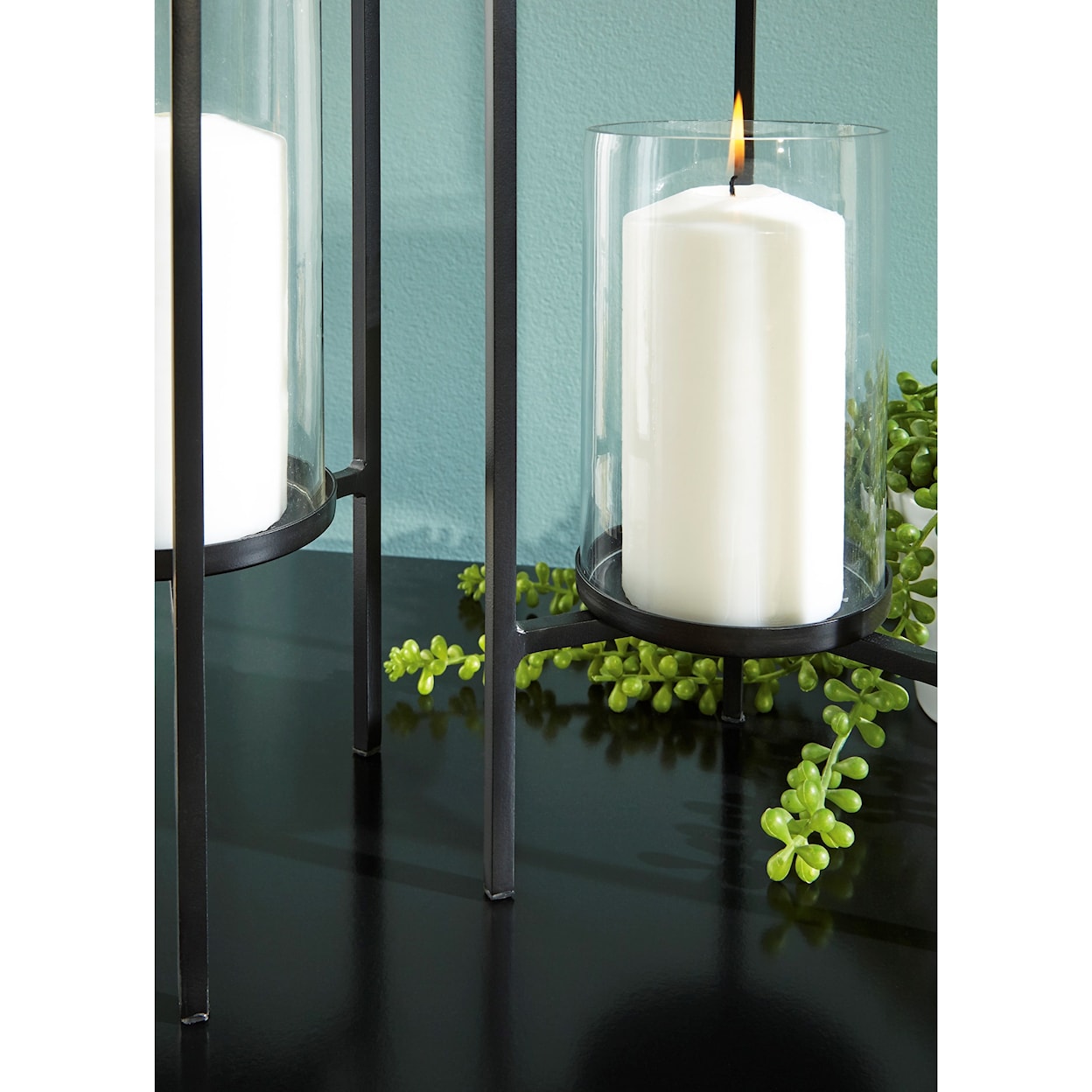 Signature Design Accents Ginette Candle Holder (Set of 2)