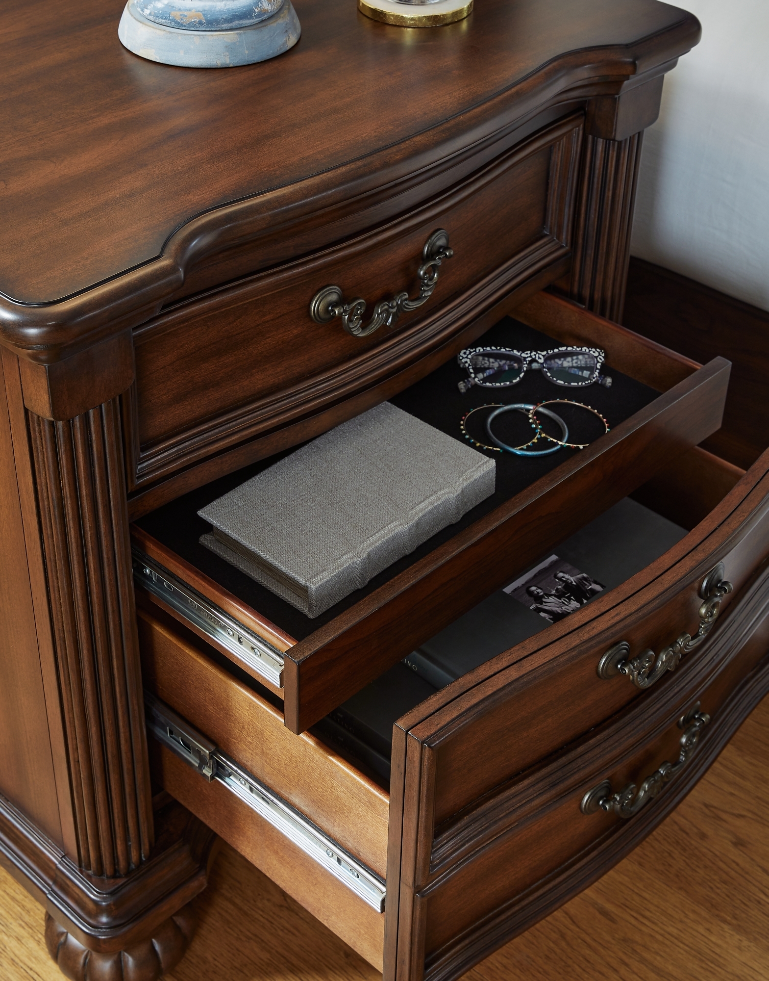 Signature Design by Ashley Lavinton 3-Drawer Nightstand