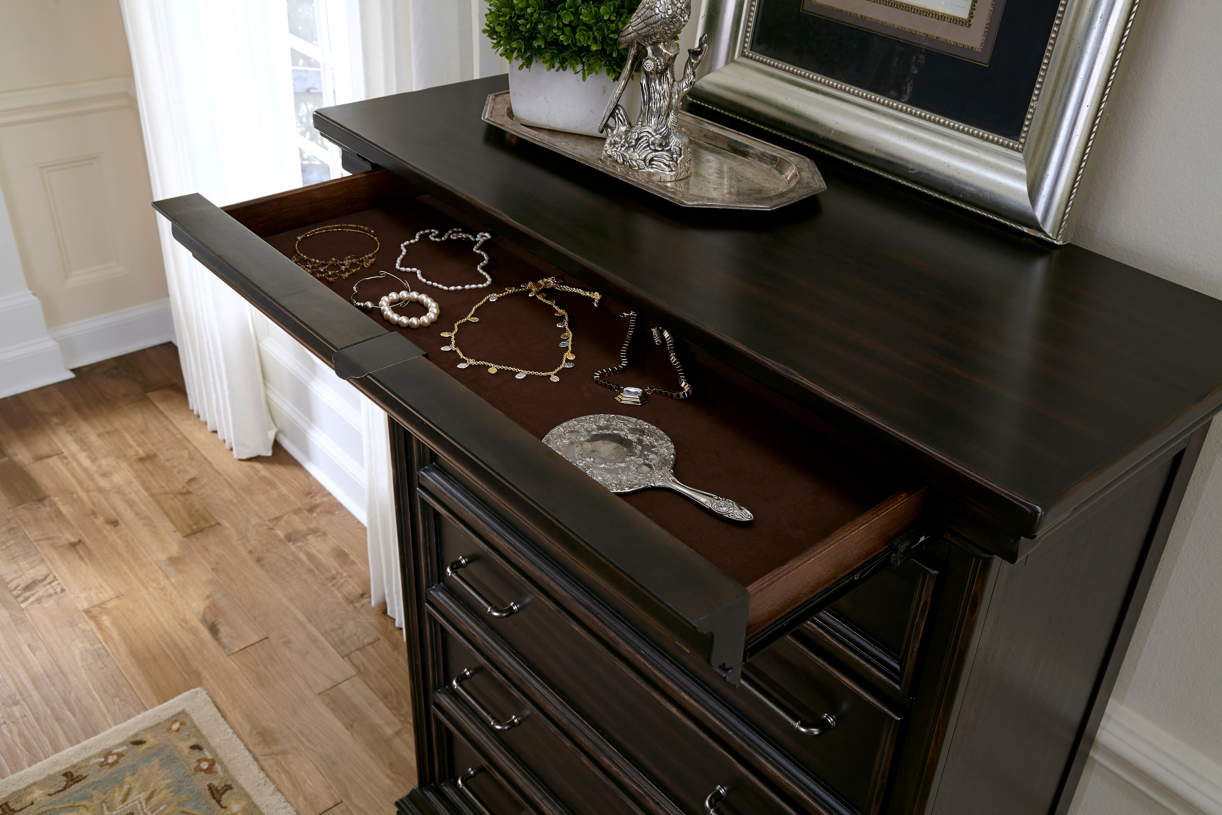 Pulaski Furniture Caldwell Drawer Chest