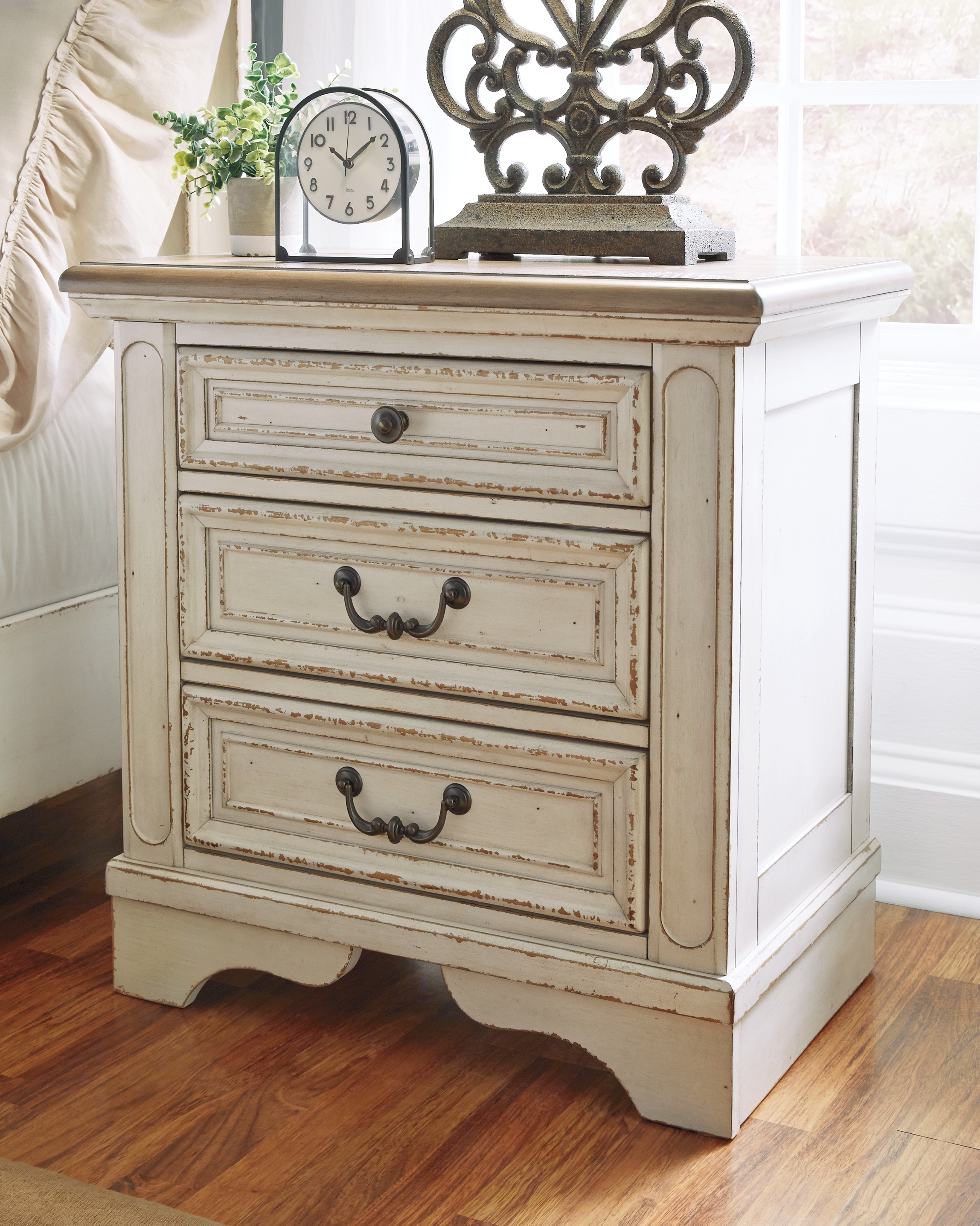 Signature Design by Ashley Realyn Dresser And 2 Nightstands