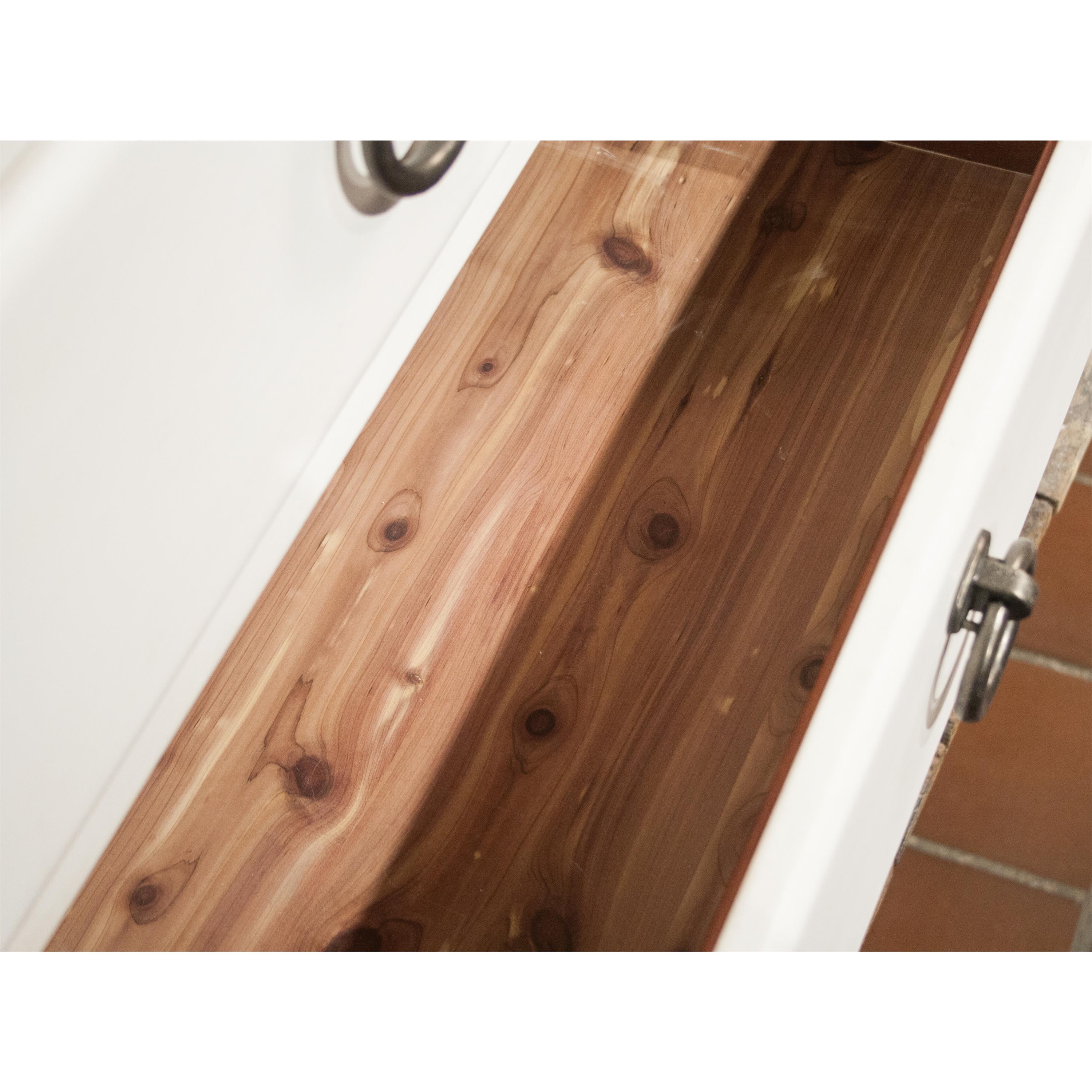 Riverside Furniture Myra 3-Drawer Nightstand