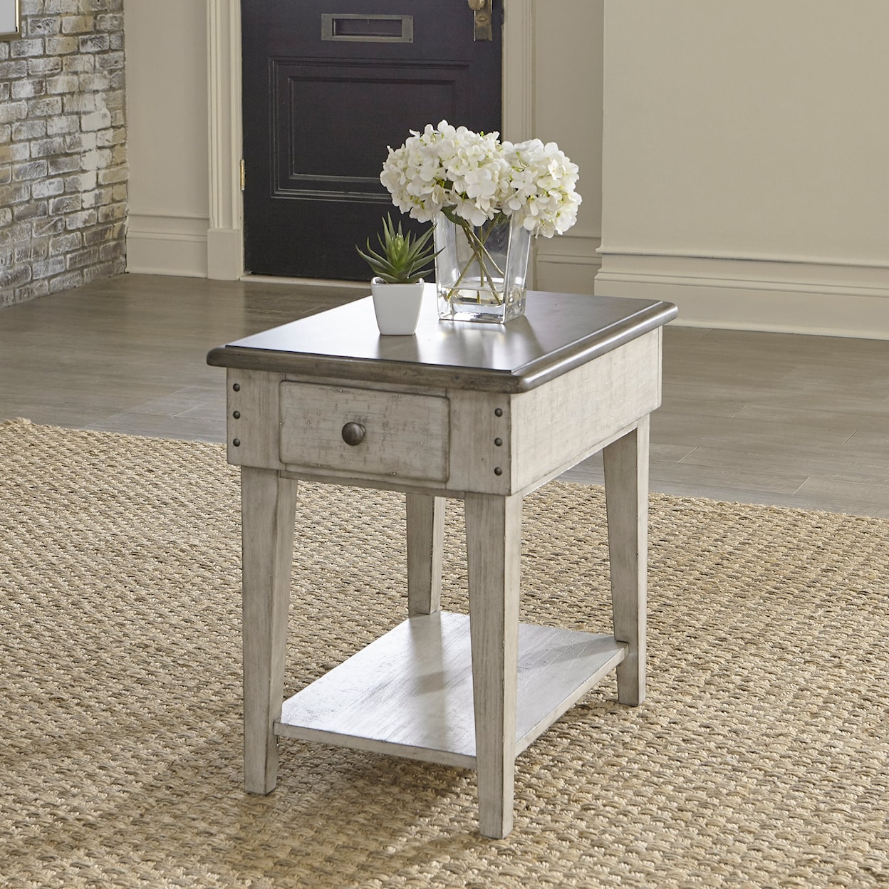 Liberty Furniture Ivy Hollow Chairside Table