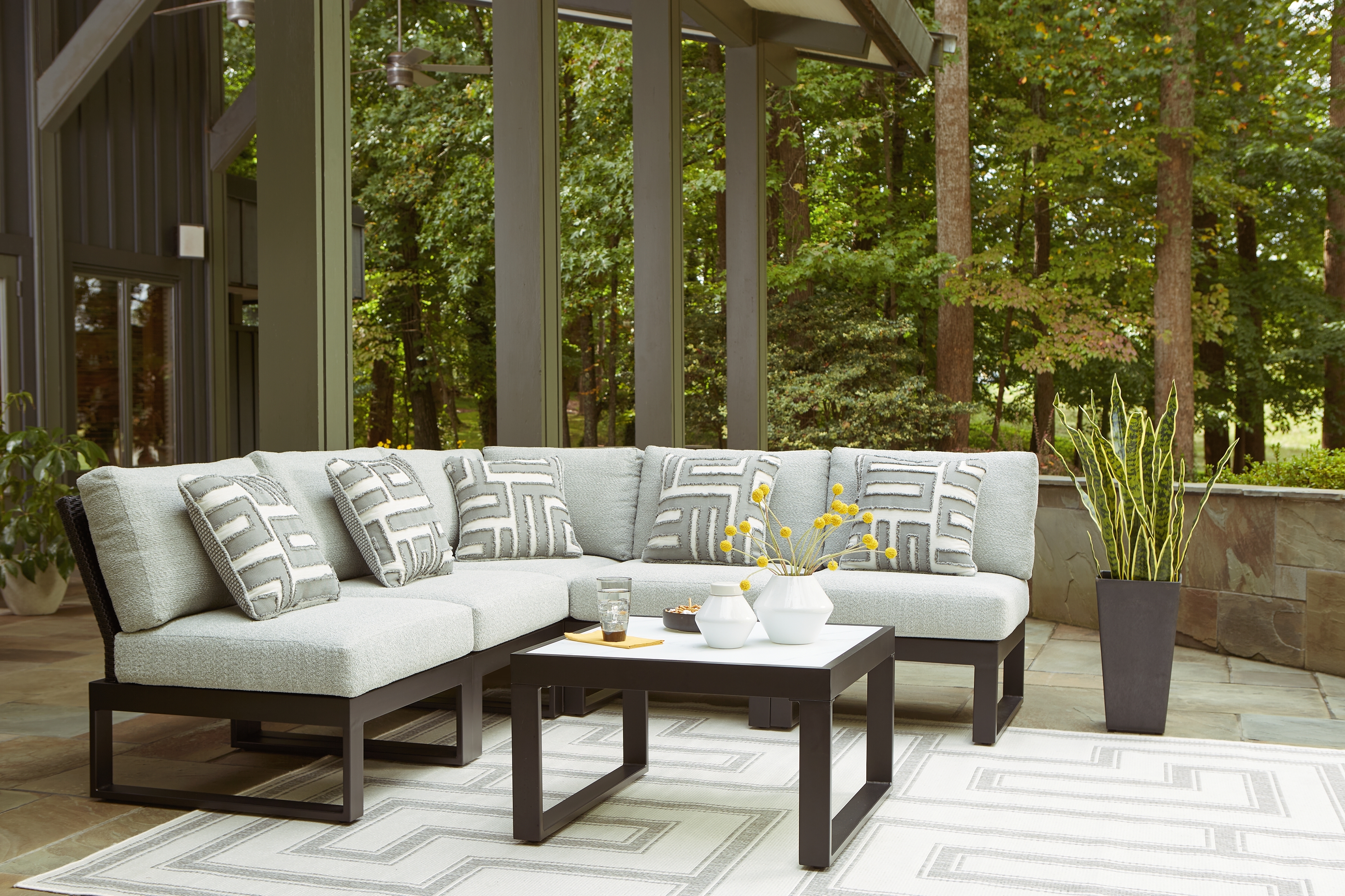 Signature Design by Ashley Beachloft 6-Piece Outdoor Sectional