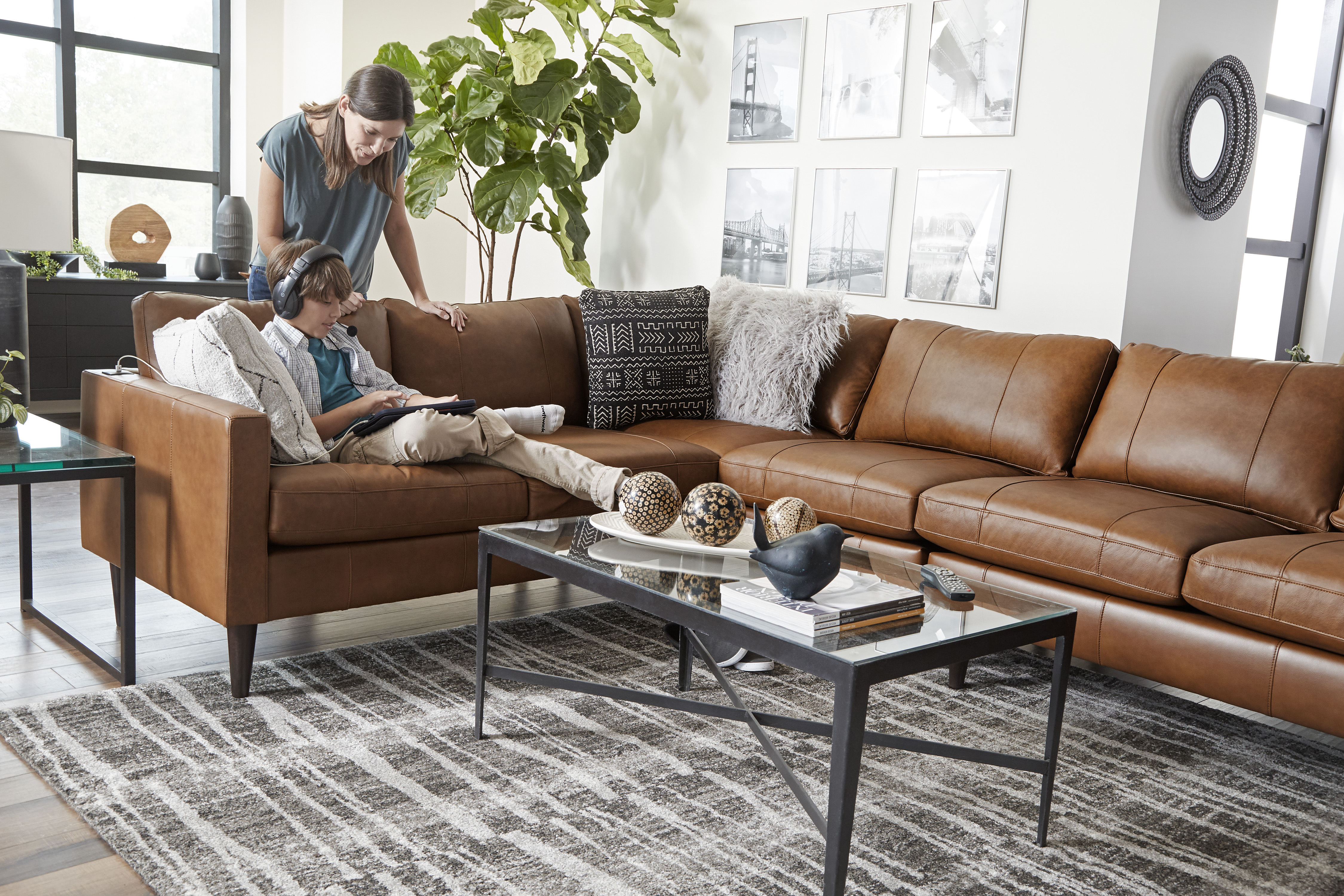 Best Home Furnishings Trafton Leather 6-Seat Sectional Sofa W/ Chaise ...