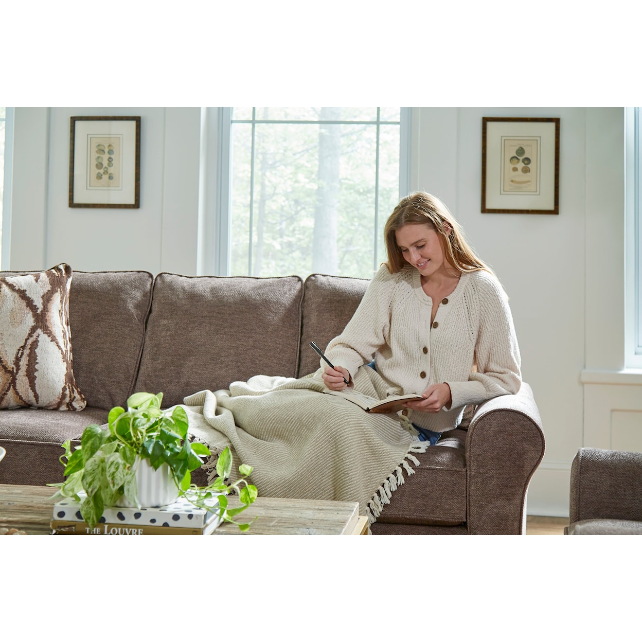 Best Home Furnishings Hanway Queen Sleeper Sofa w/ Innerspring Mattress