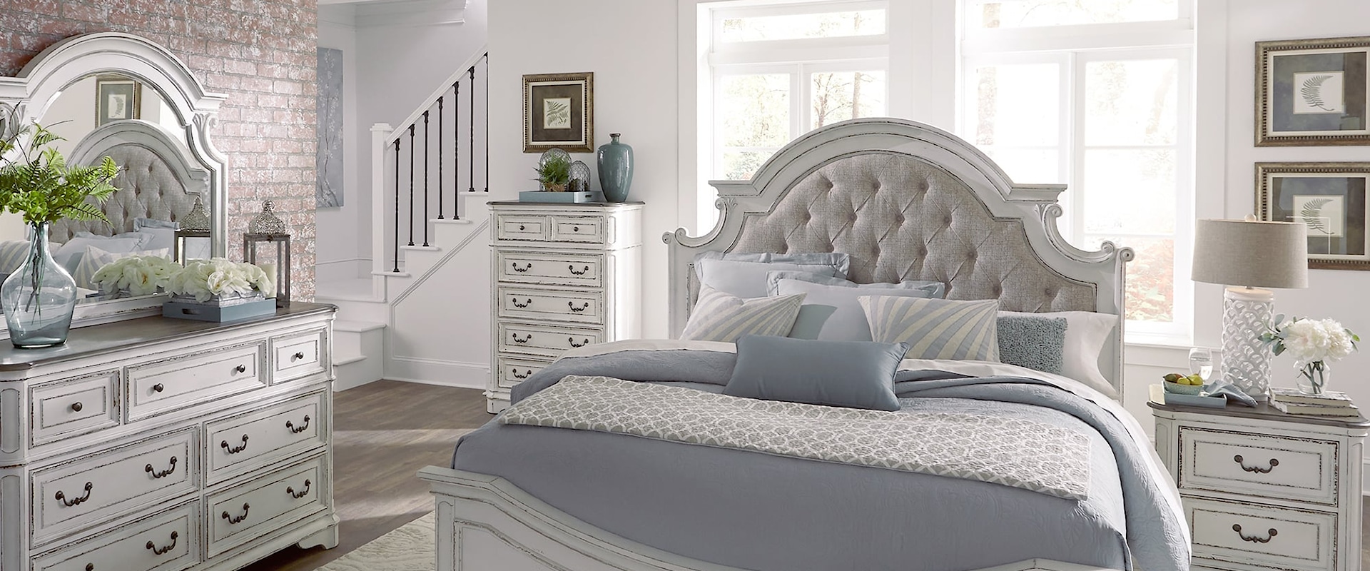 Relaxed Vintage 5-Piece King Bedroom Group