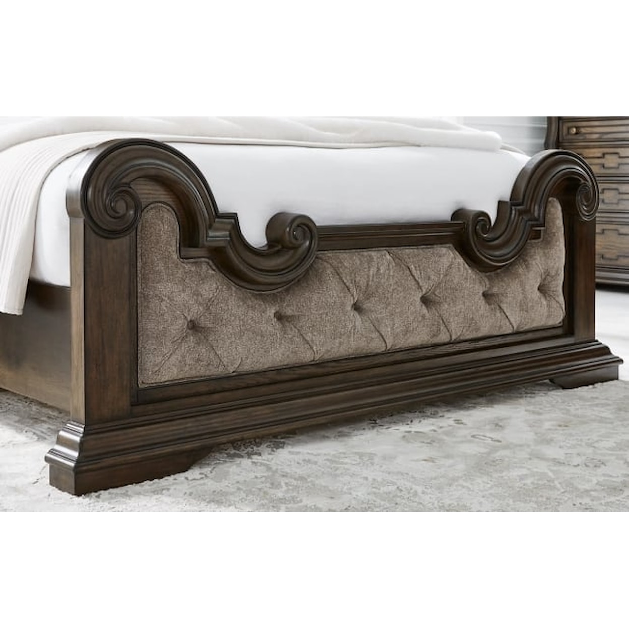 Signature Maylee King Upholstered Bed