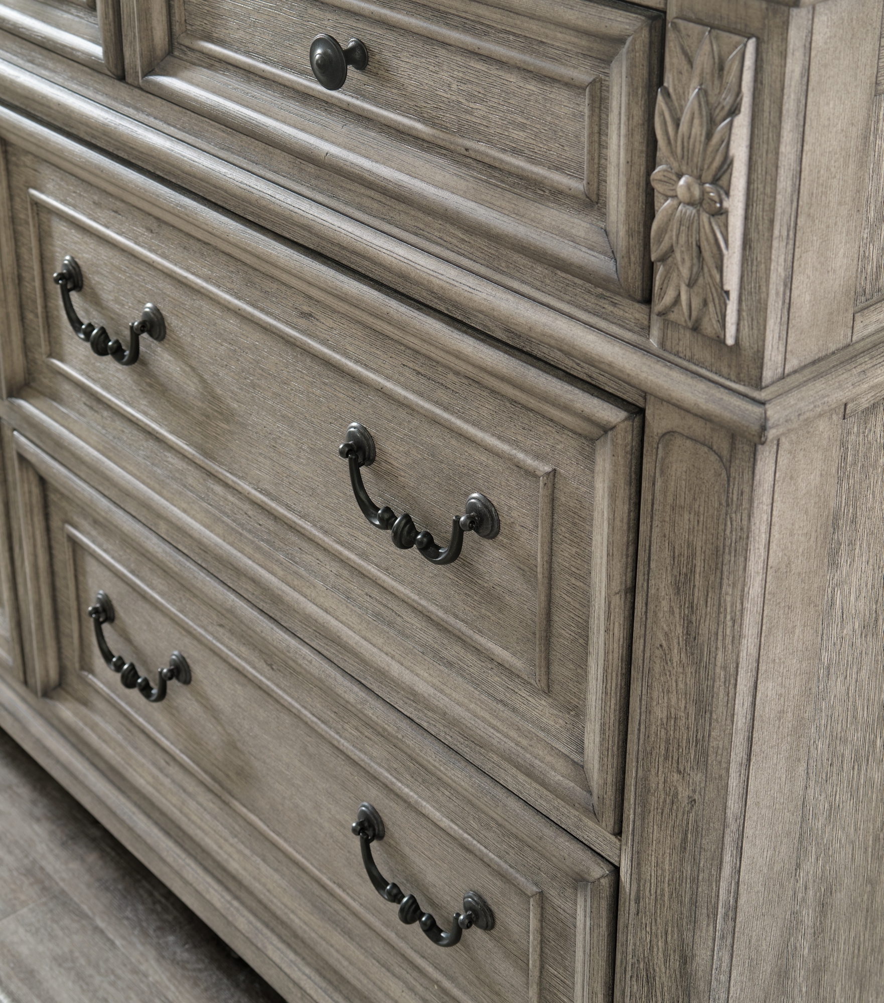 Signature Design by Ashley Lodenbay Dresser And Mirror
