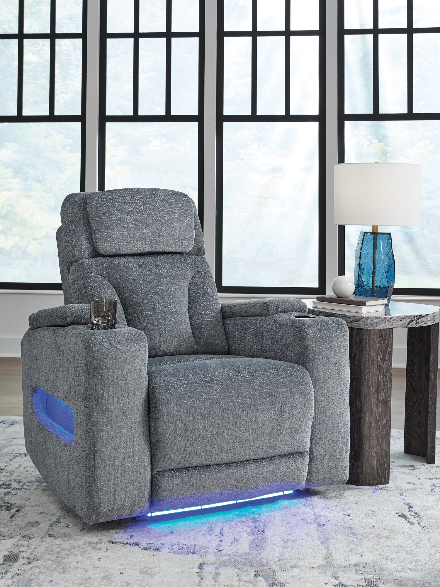 Pwr Recliner/Adj Headrest