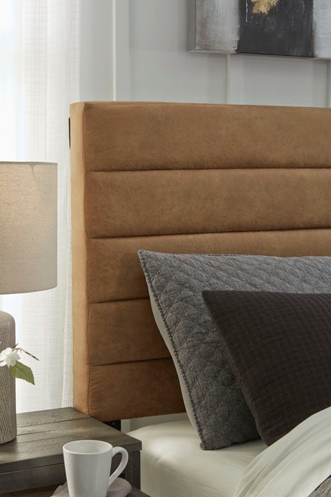 Signature Design by Ashley Vintasso B089582 King Upholstered Bed with