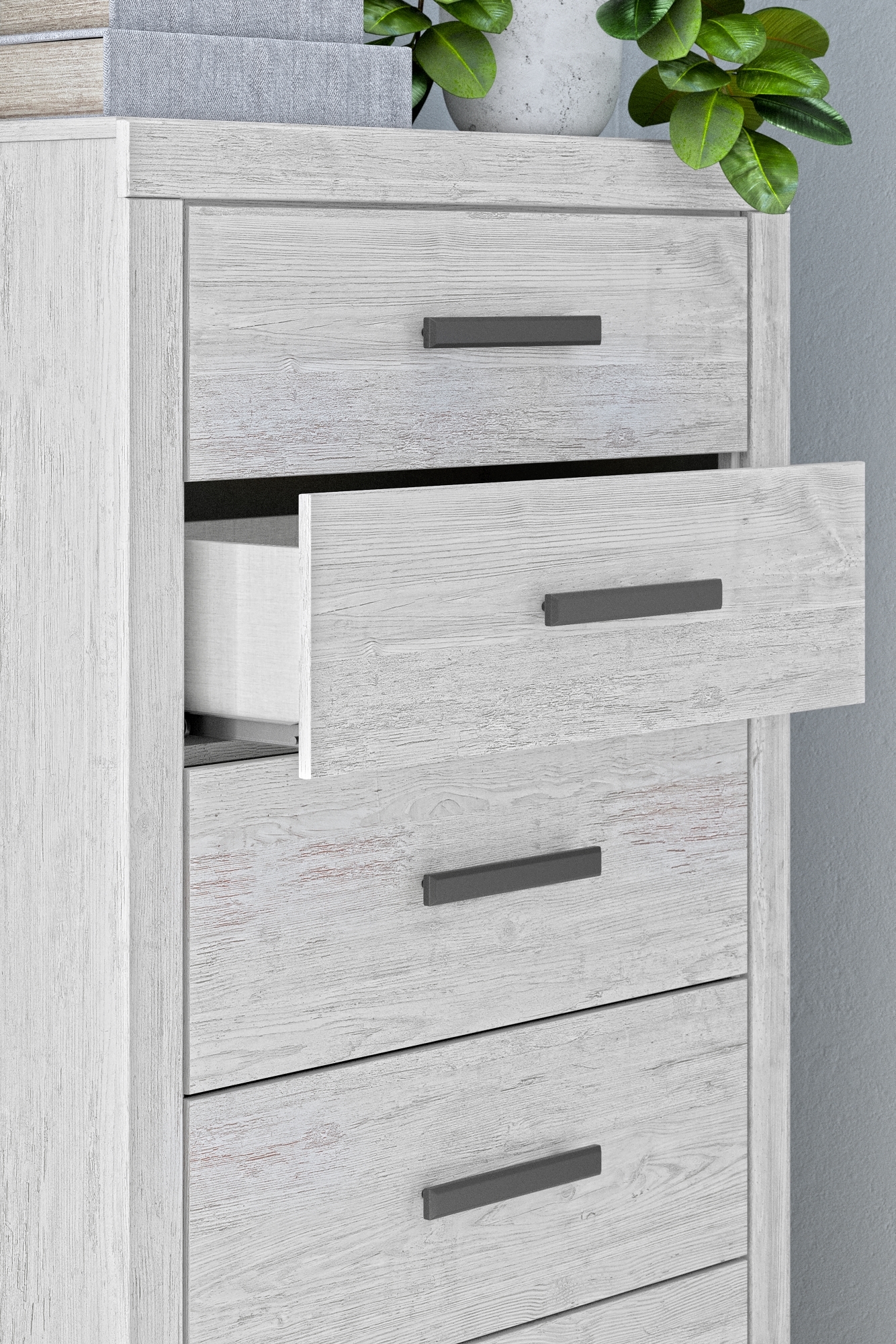 Signature Design by Ashley Cayboni 5-Drawer Chest