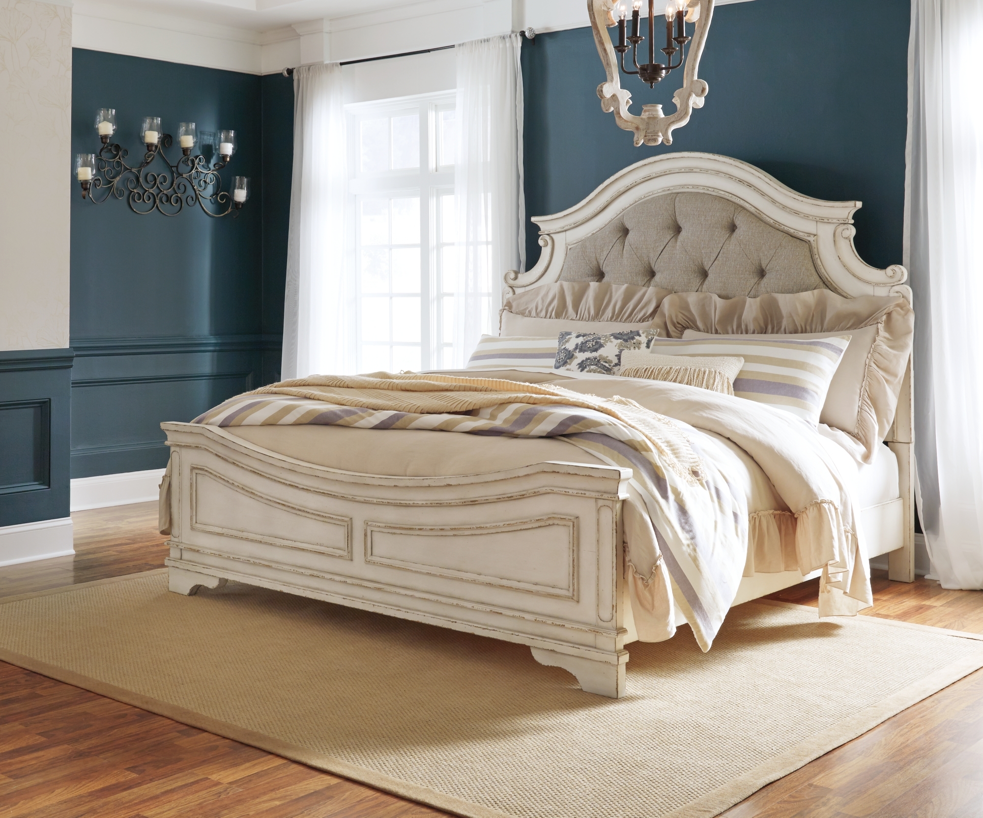 Signature Design by Ashley Realyn King Bedroom Set
