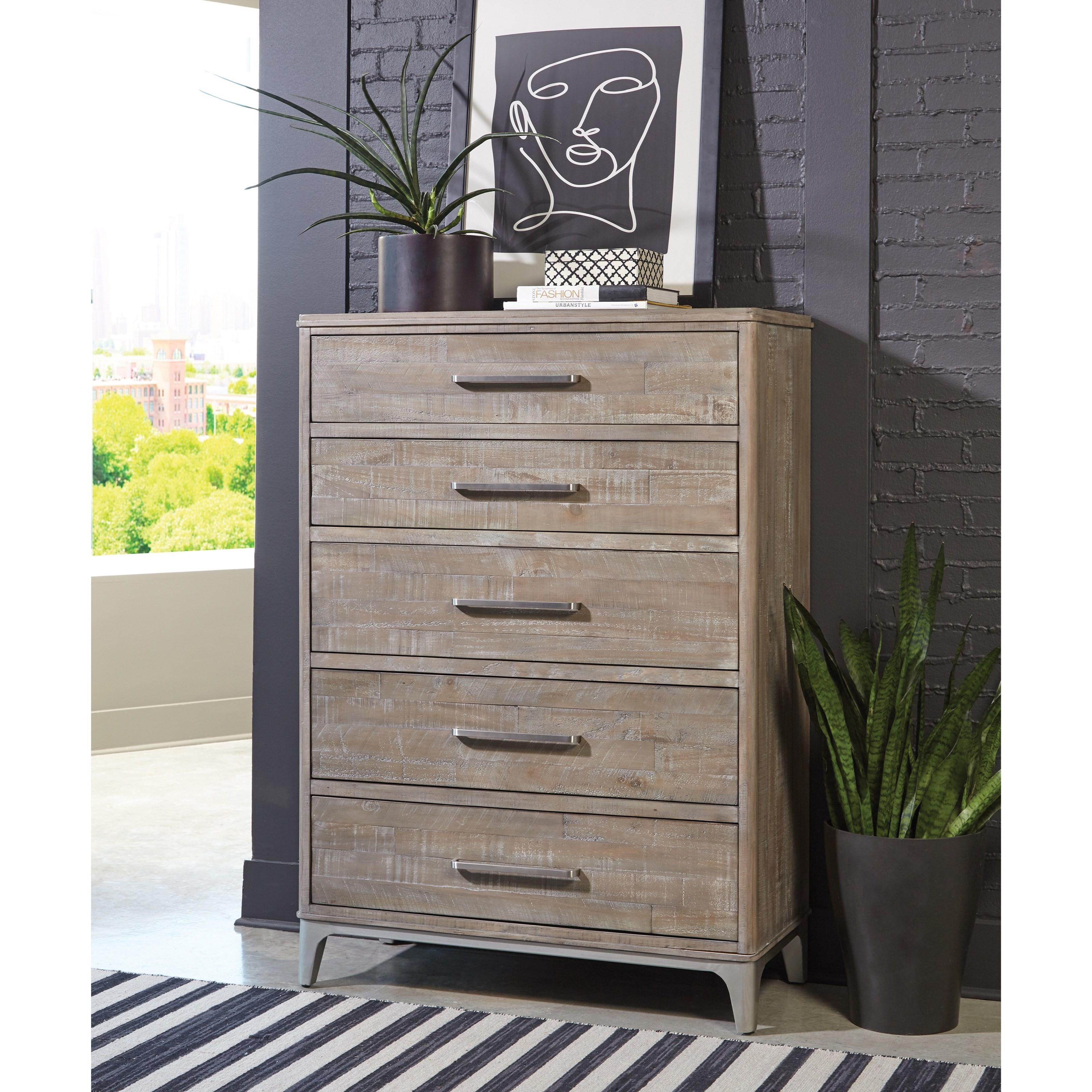Riverside Furniture Intrigue 5-Drawer Chest