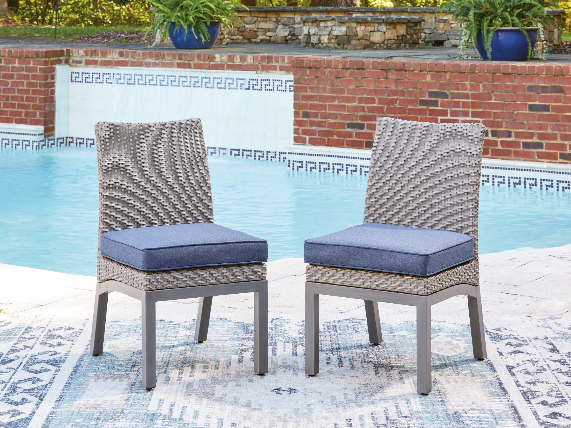 Side Chair With Cushion (Set Of 2)