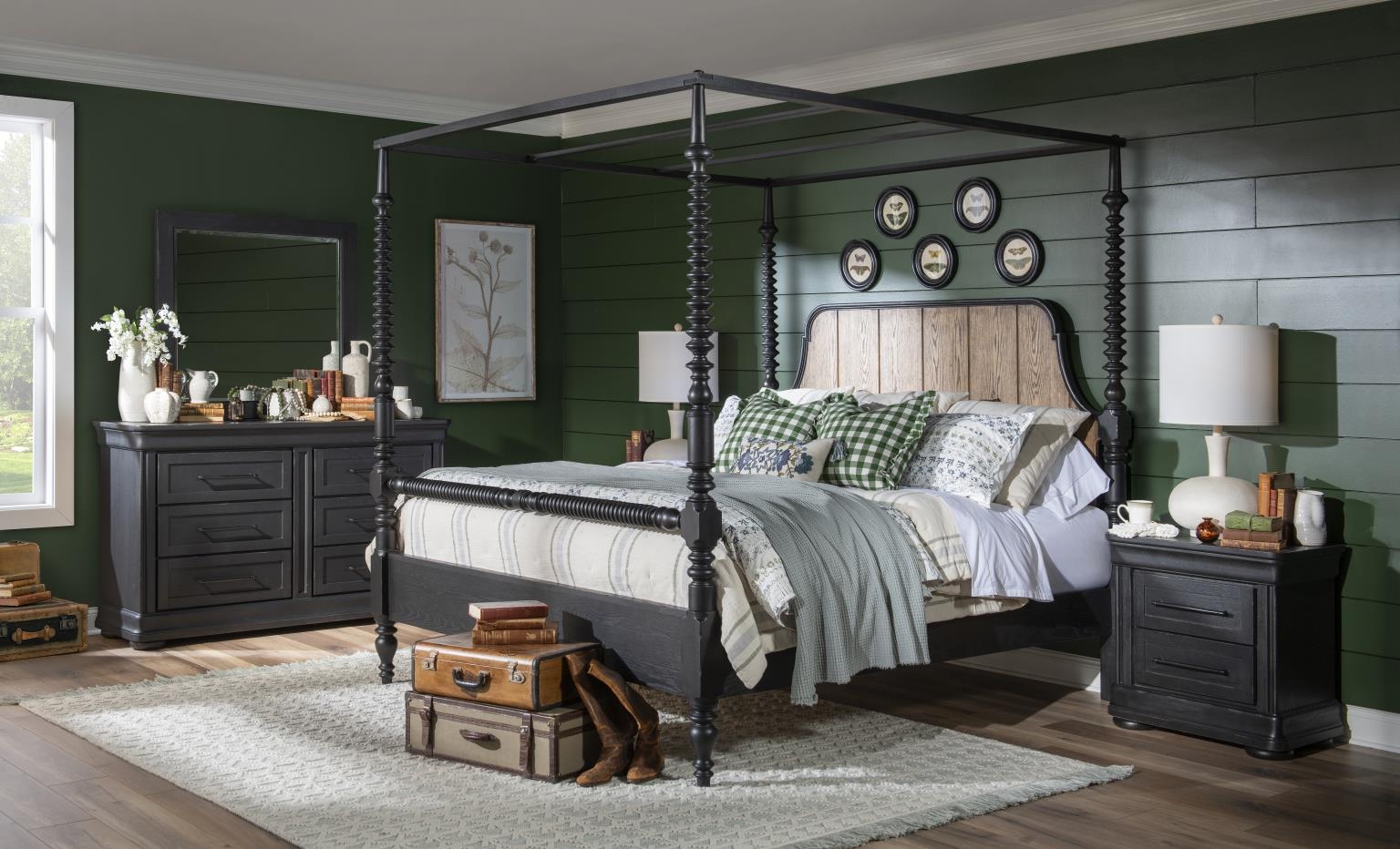 Legacy Classic Vintage Market Bobbin Post Canopy Bed 5/0 Queen