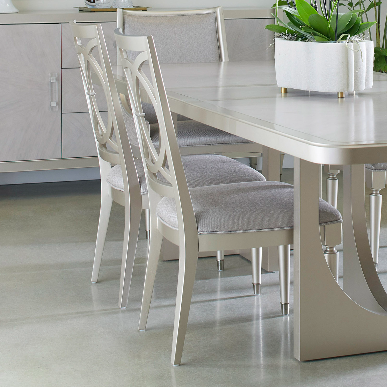 Pulaski table outlet and chairs