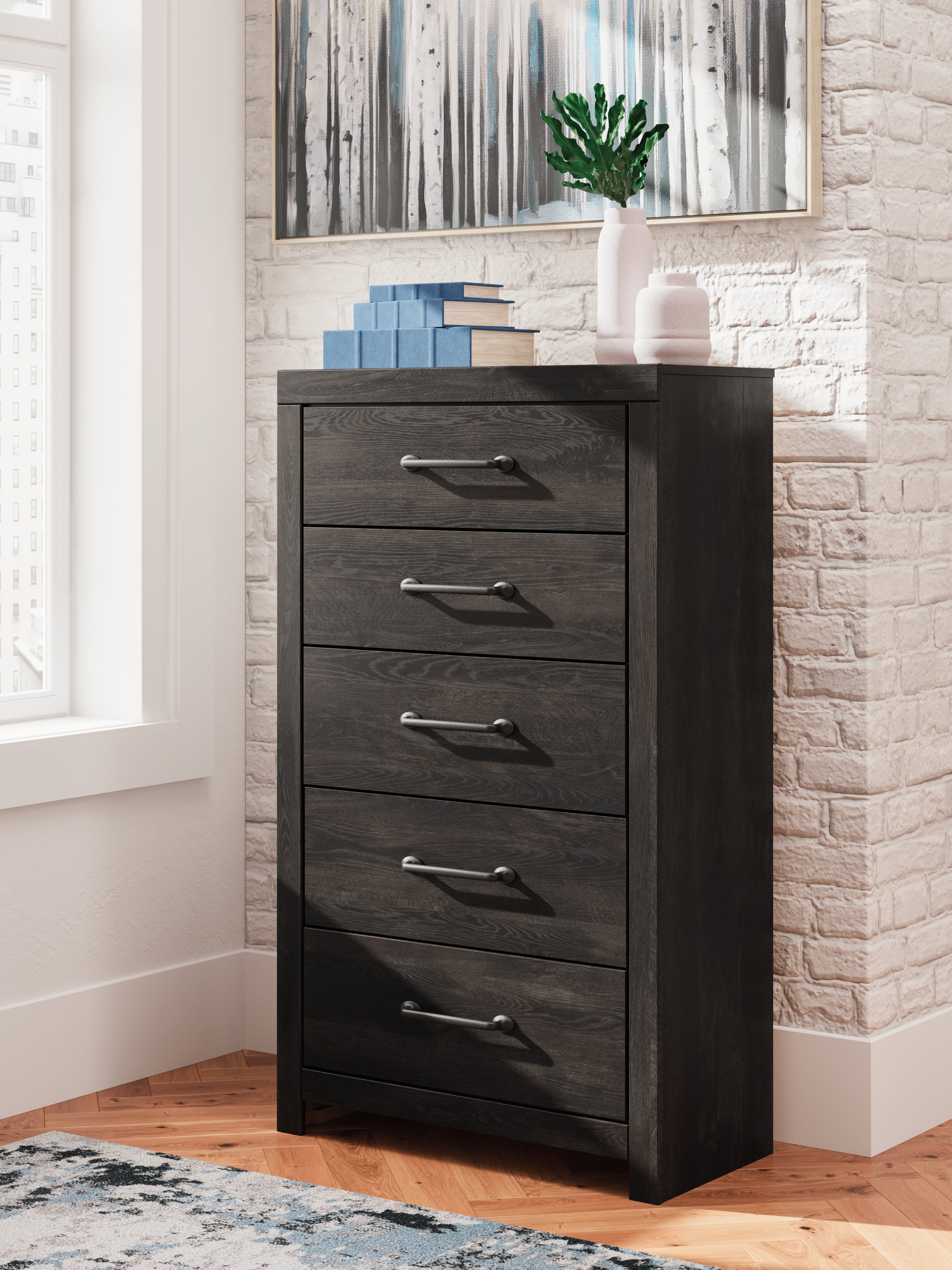 Signature Design by Ashley Hollivern 5-Drawer Chest