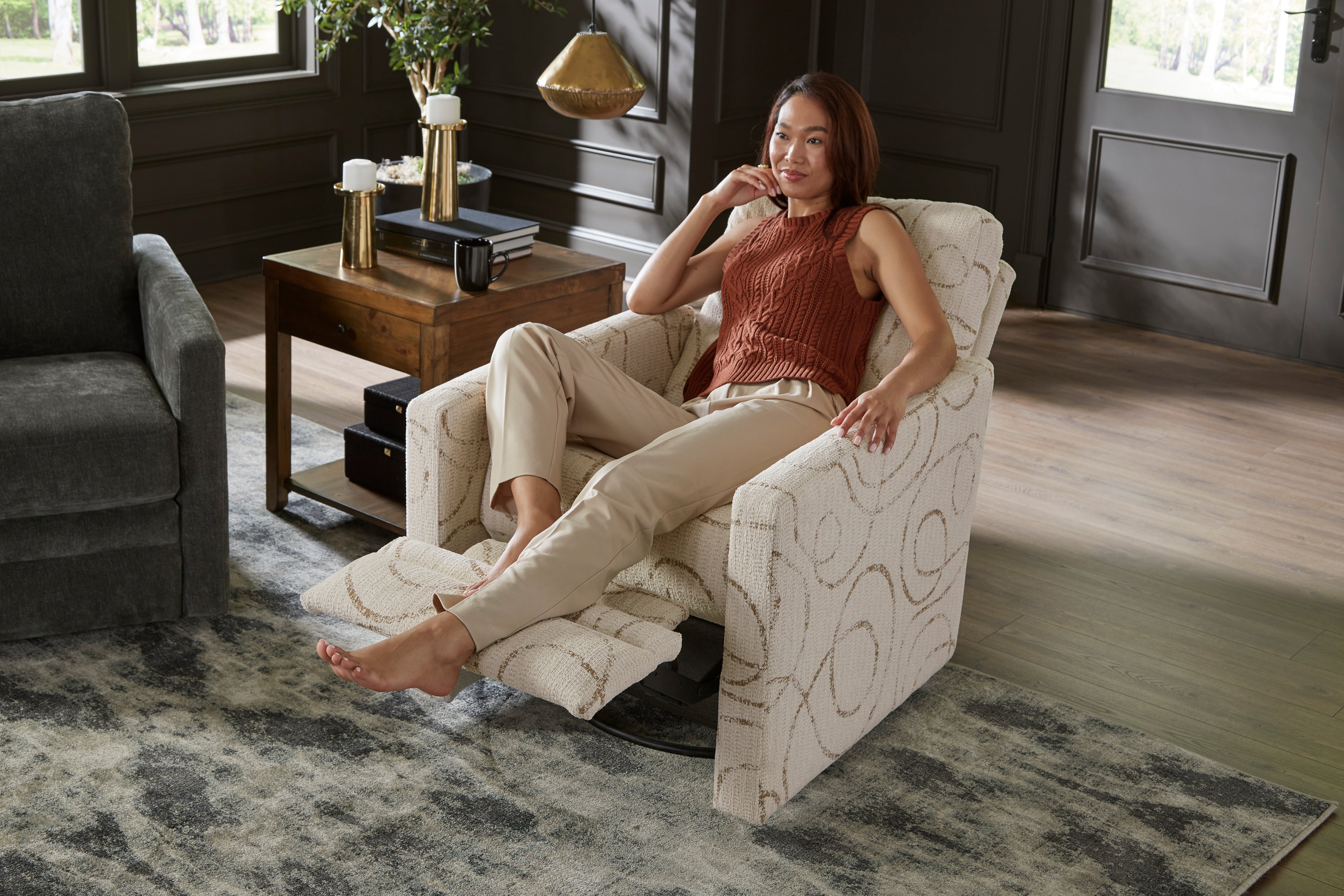 Best Home Furnishings Giana Power Swivel Recliner