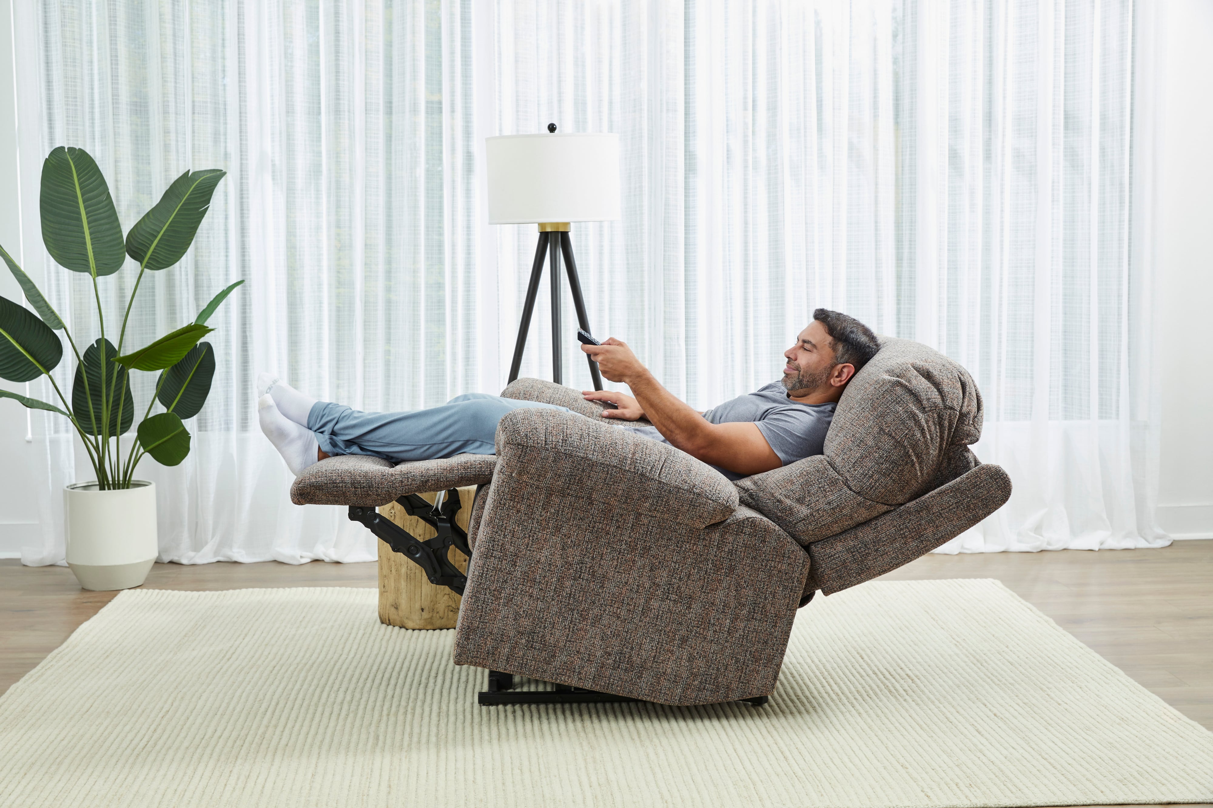 Best Home Furnishings Badge Power Head Tilt Zero Gravity Recliner