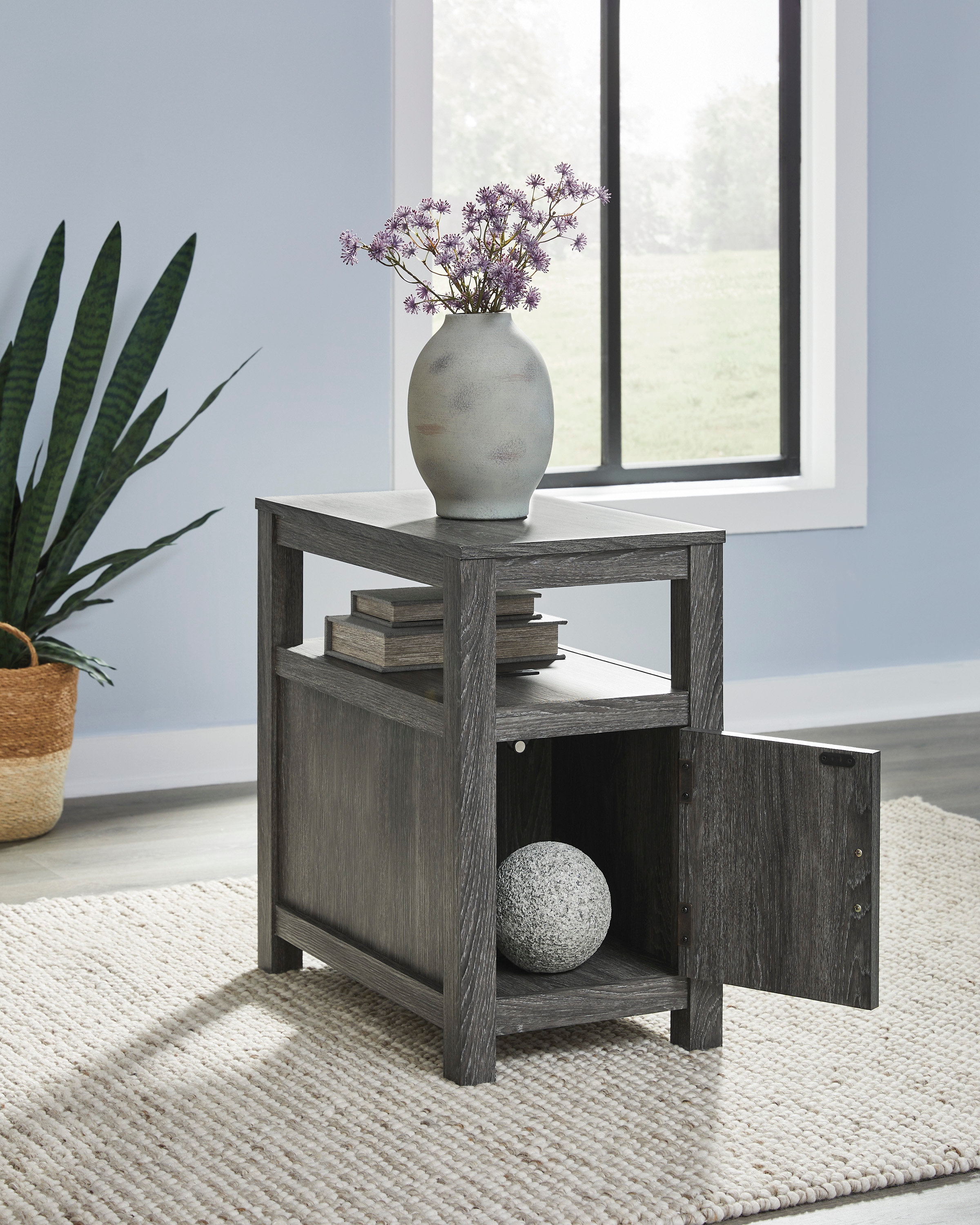 Signature Design by Ashley Fendenmore Chairside End Table