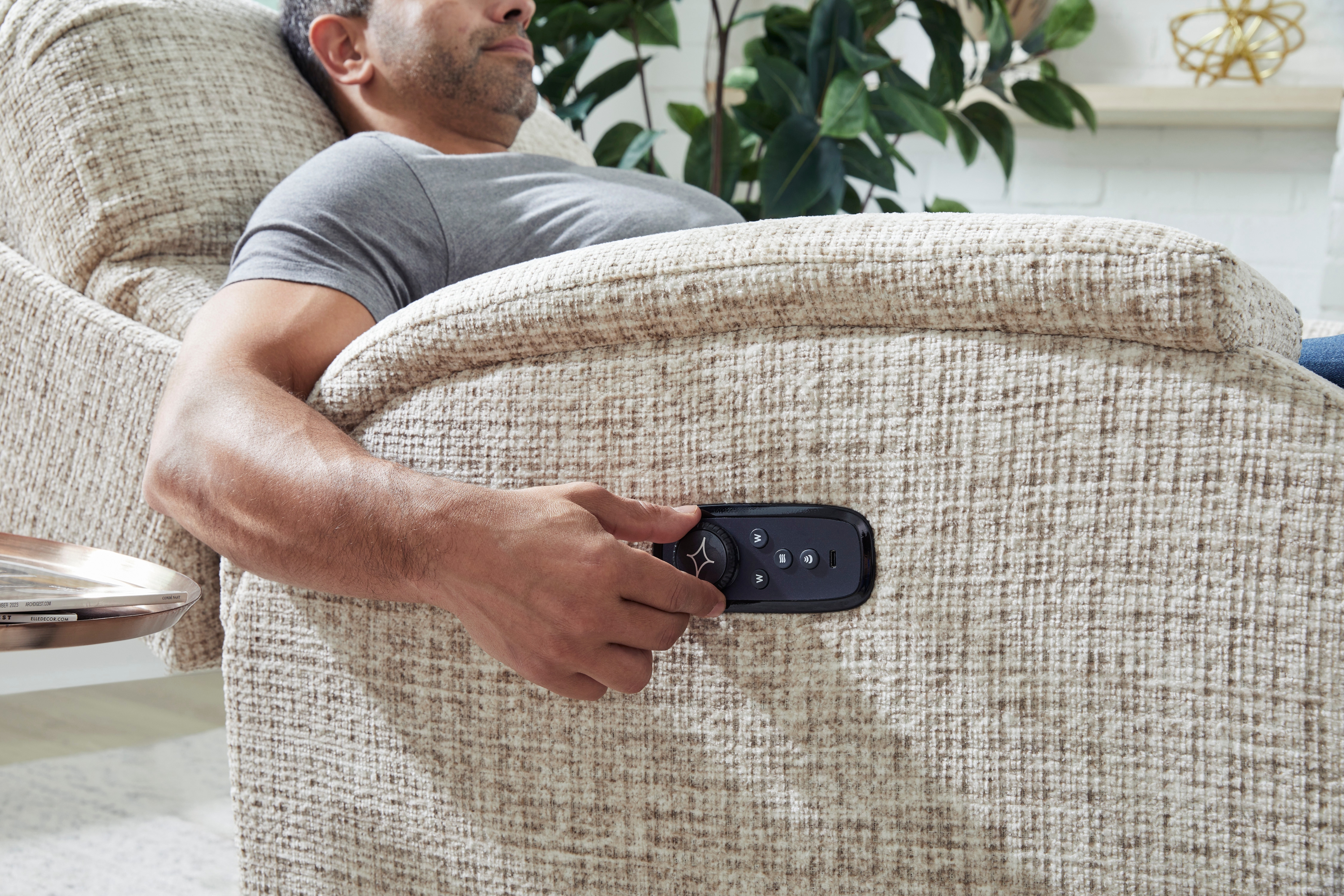 Best Home Furnishings Maverly Power Swivel Glider Recliner