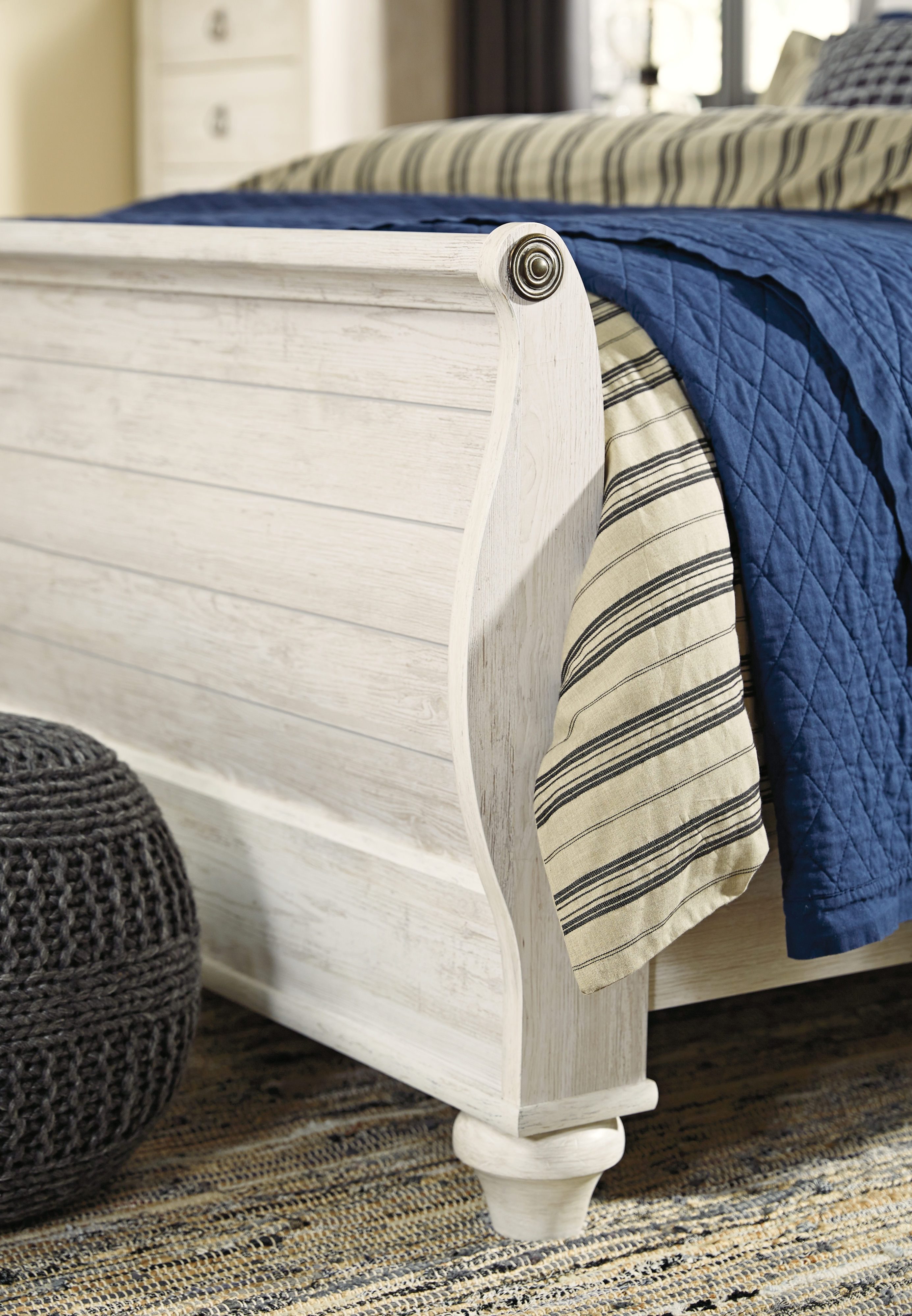 Signature Design by Ashley Willowton King Sleigh Bed
