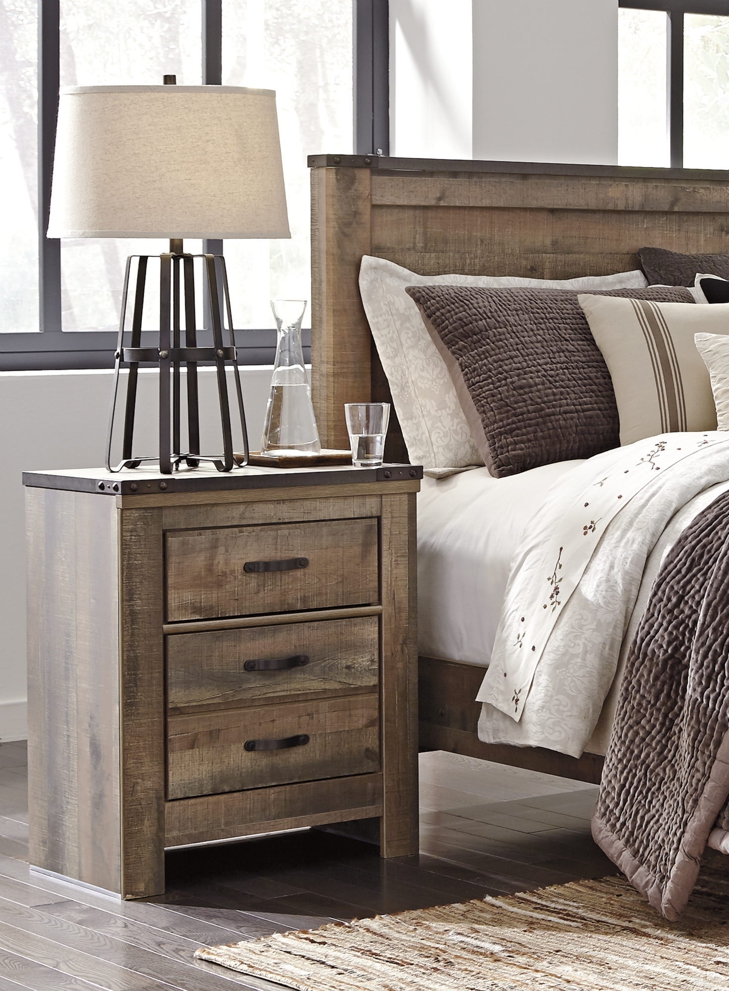 Signature Design by Ashley Trinell King Bedroom Set