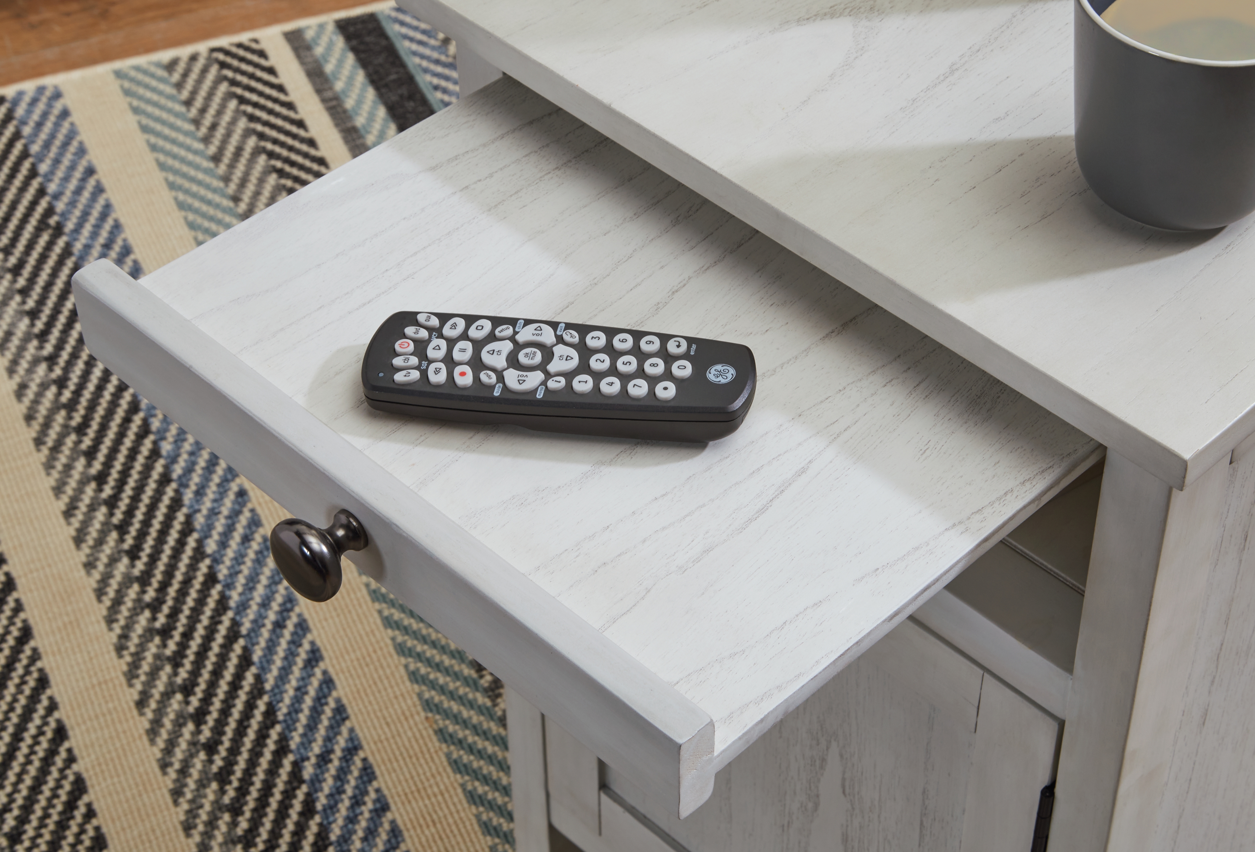 Signature Design by Ashley Treytown Chairside End Table