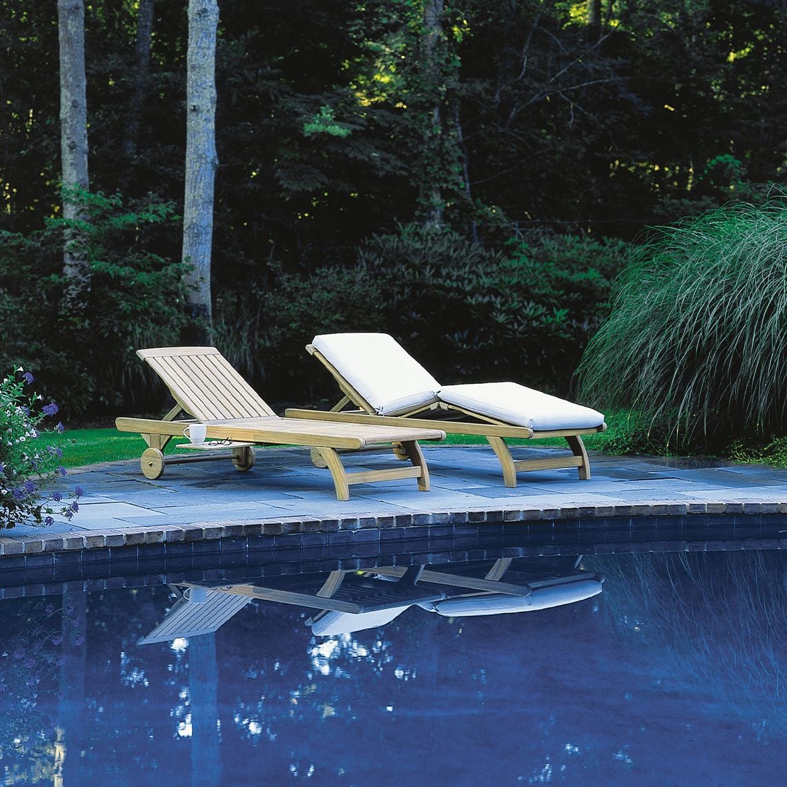 Kingsley Bate Classic Outdoor Chaise with Wheels