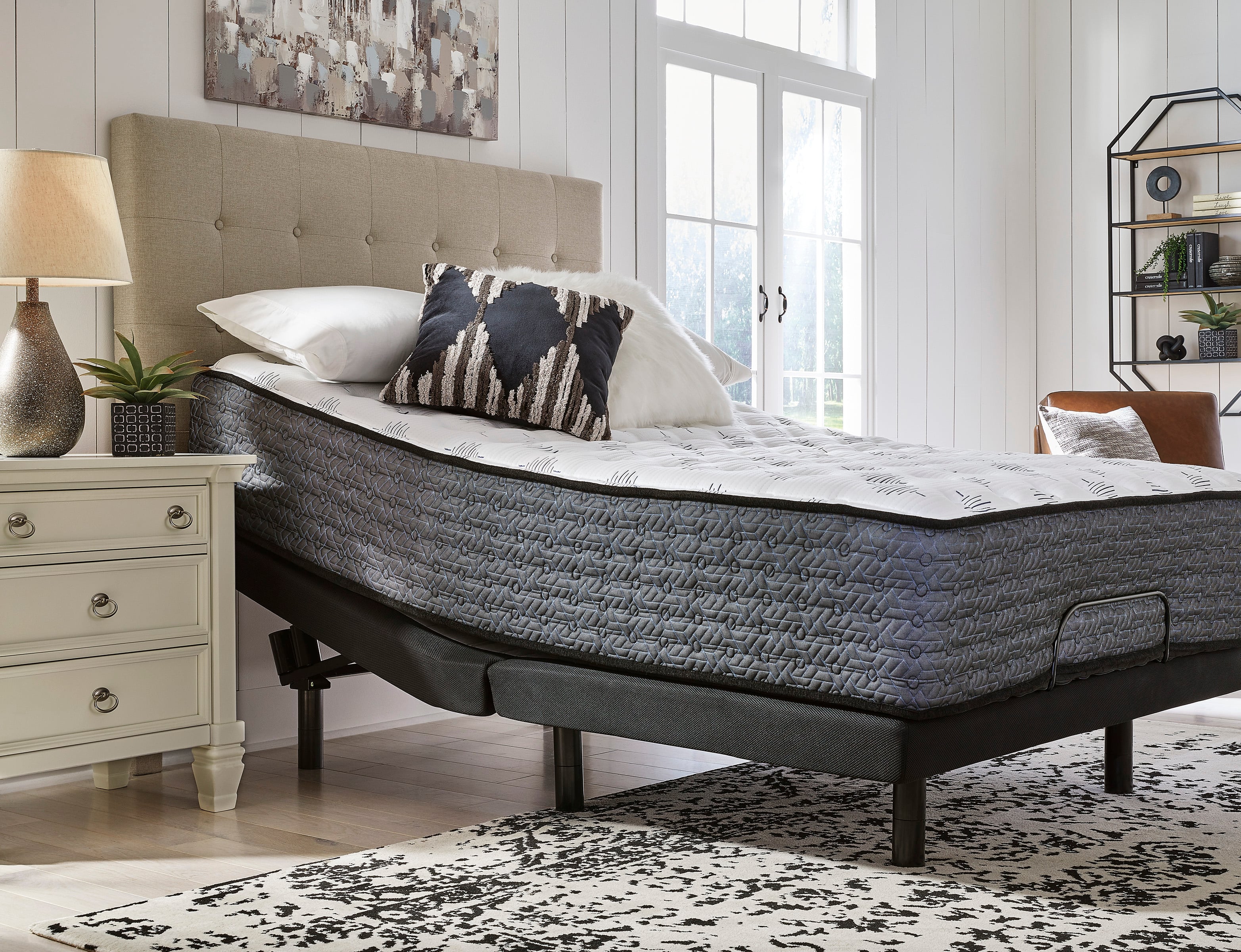 American Mattress Company Ultra Lux. Firm Tight Top w/ Mem. Foam M57131