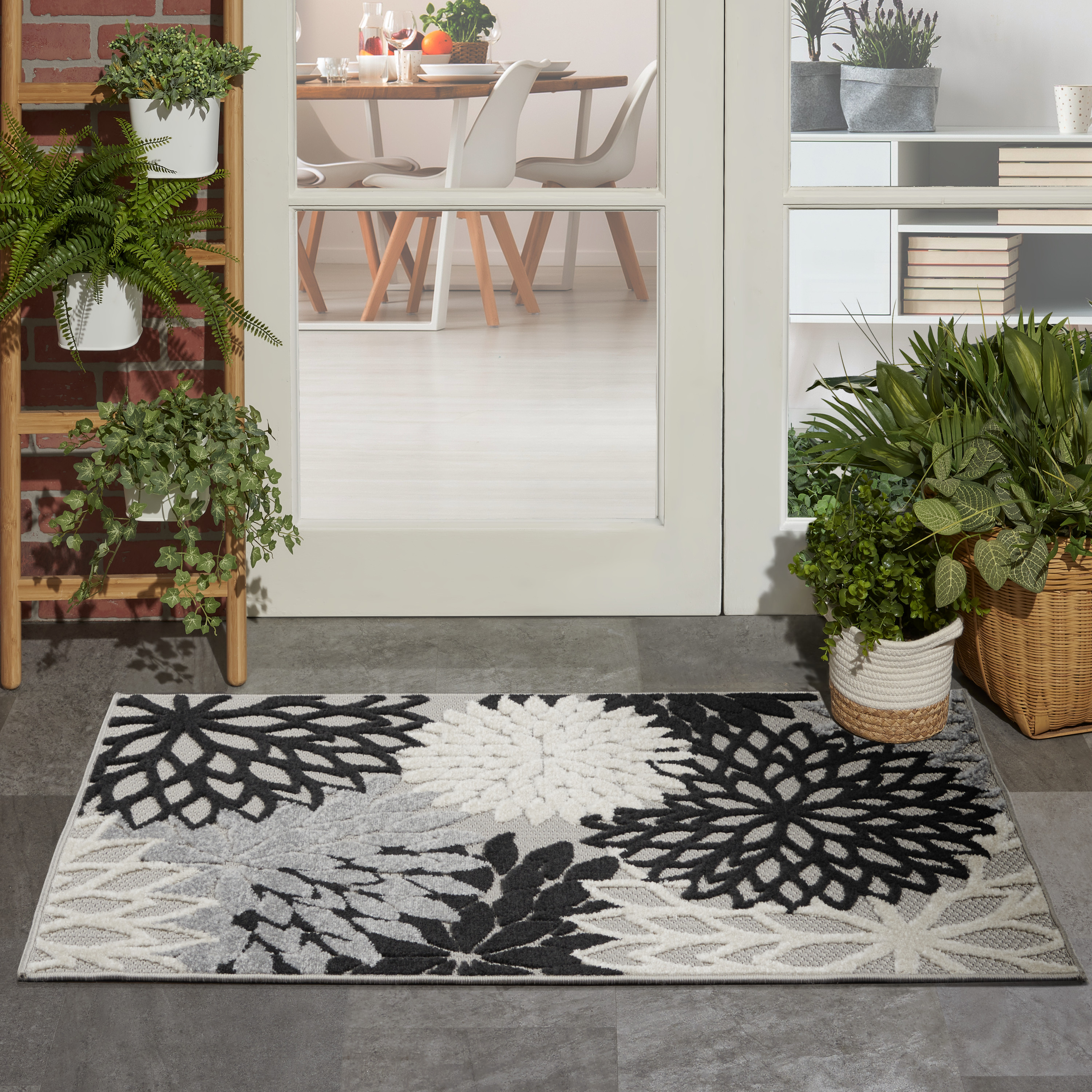 2'8" x 4'  Rug