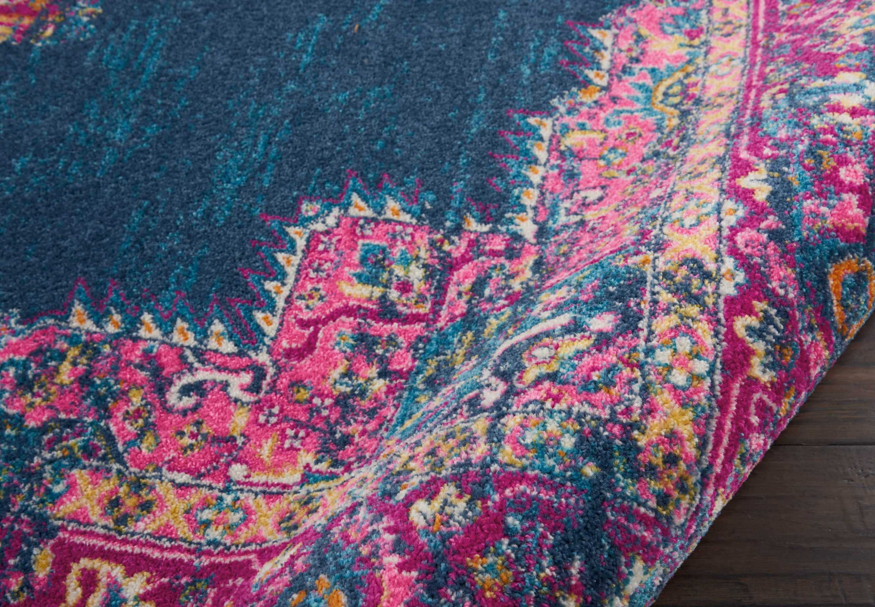 6'7" x 9'6"  Rug
