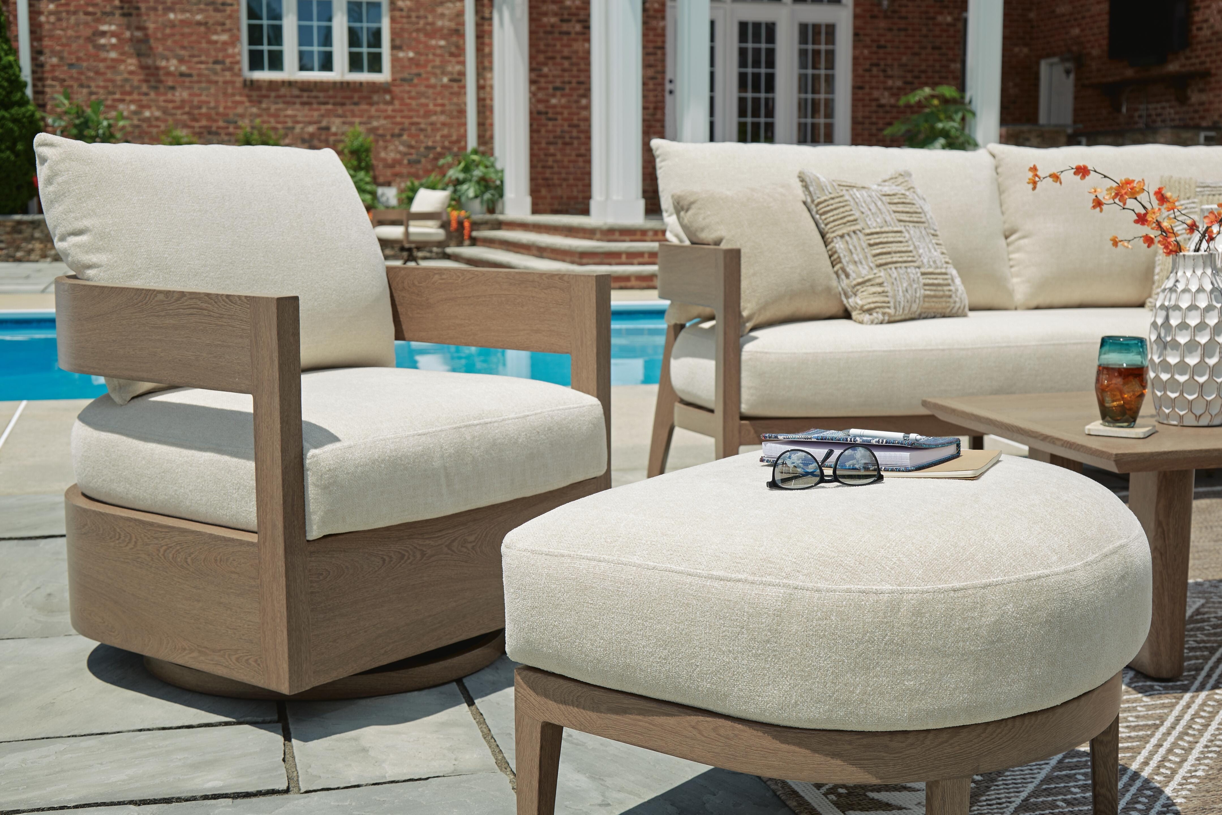 Signature Design by Ashley Serene Bay Swivel Glider Chair W/cushion