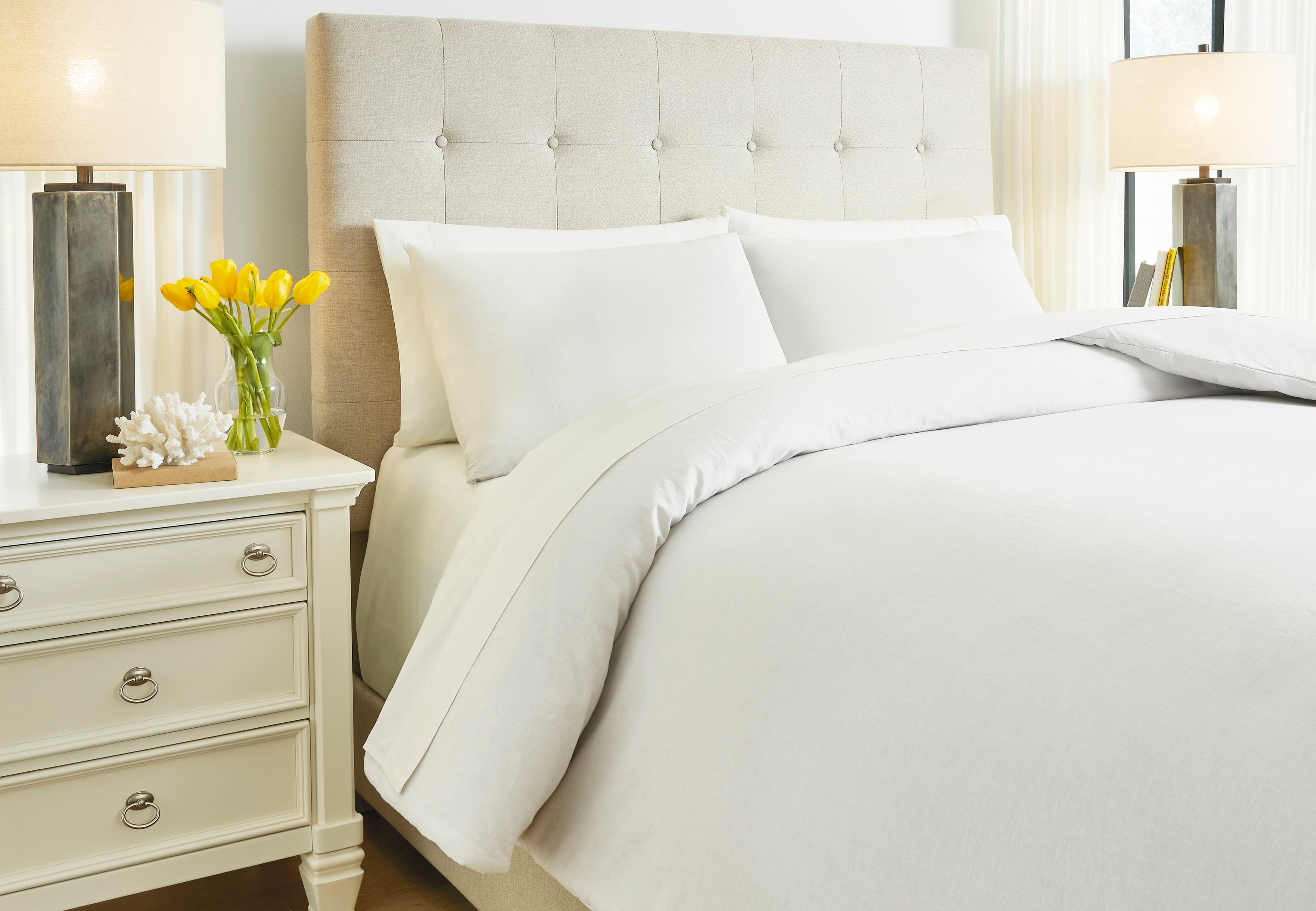 Signature Design by Ashley Bedding Sets King Eilena Gray Comforter Set