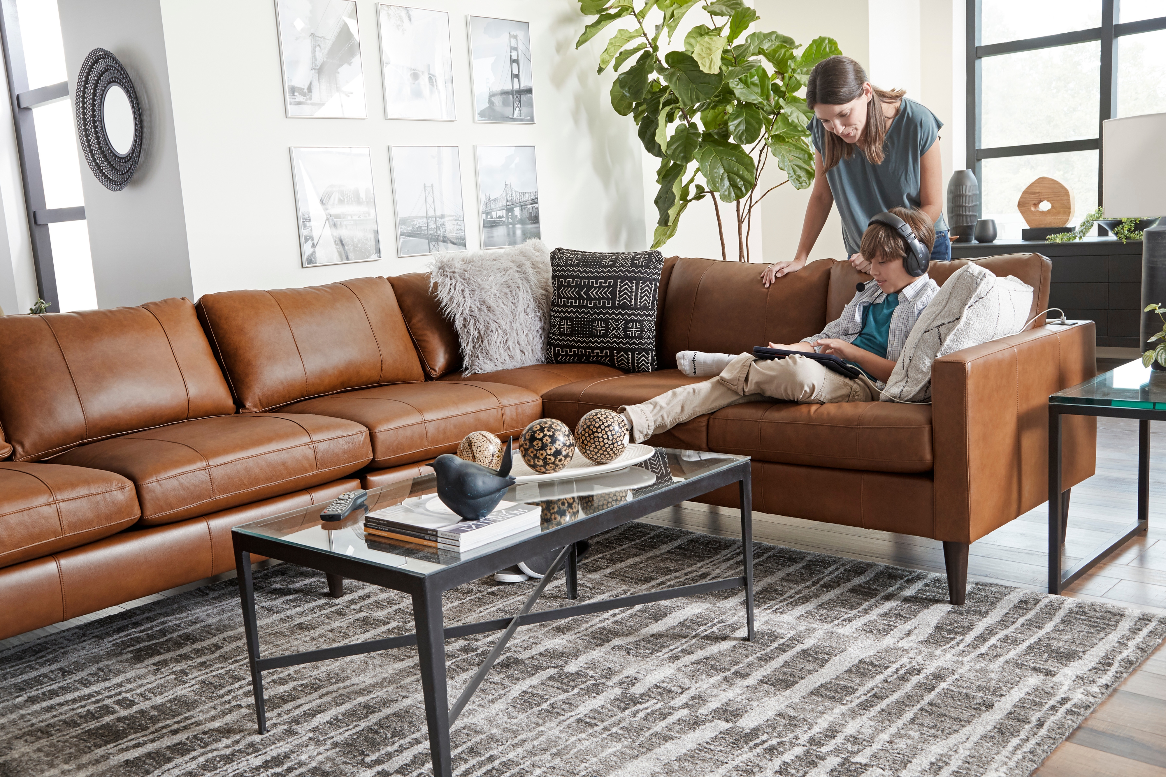 Best Home Furnishings Trafton Leather Sectional Sofa w/ Chaise & Wood Feet