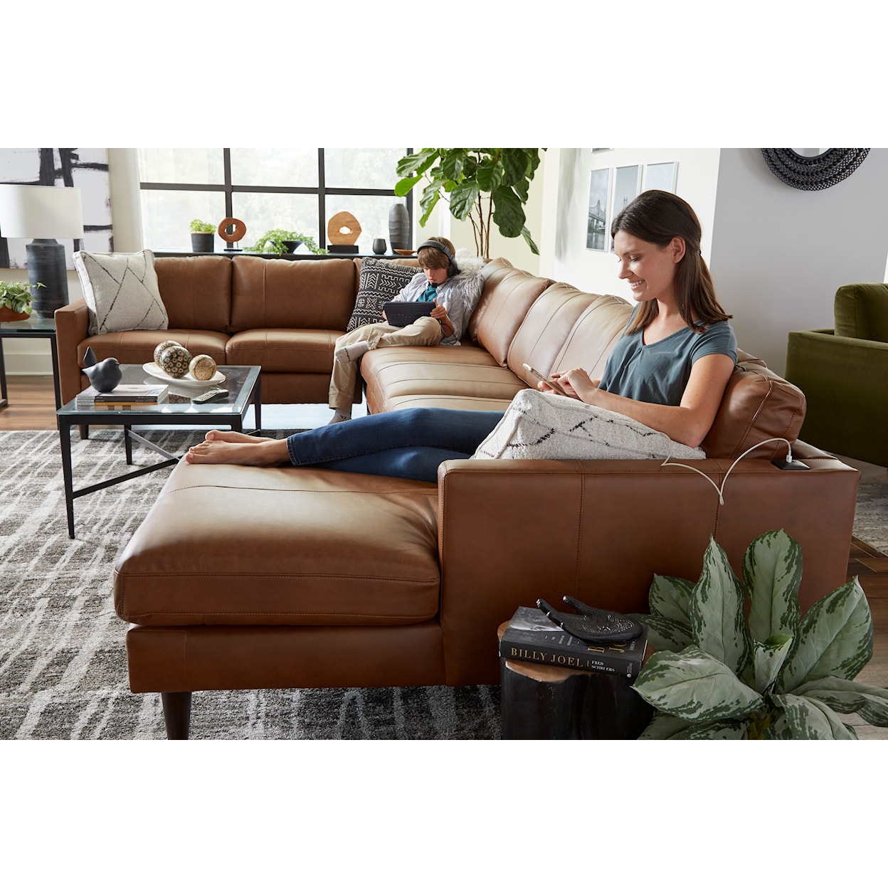Best Home Furnishings Trafton Leather 6-Seat Sectional Sofa w/ Chaise