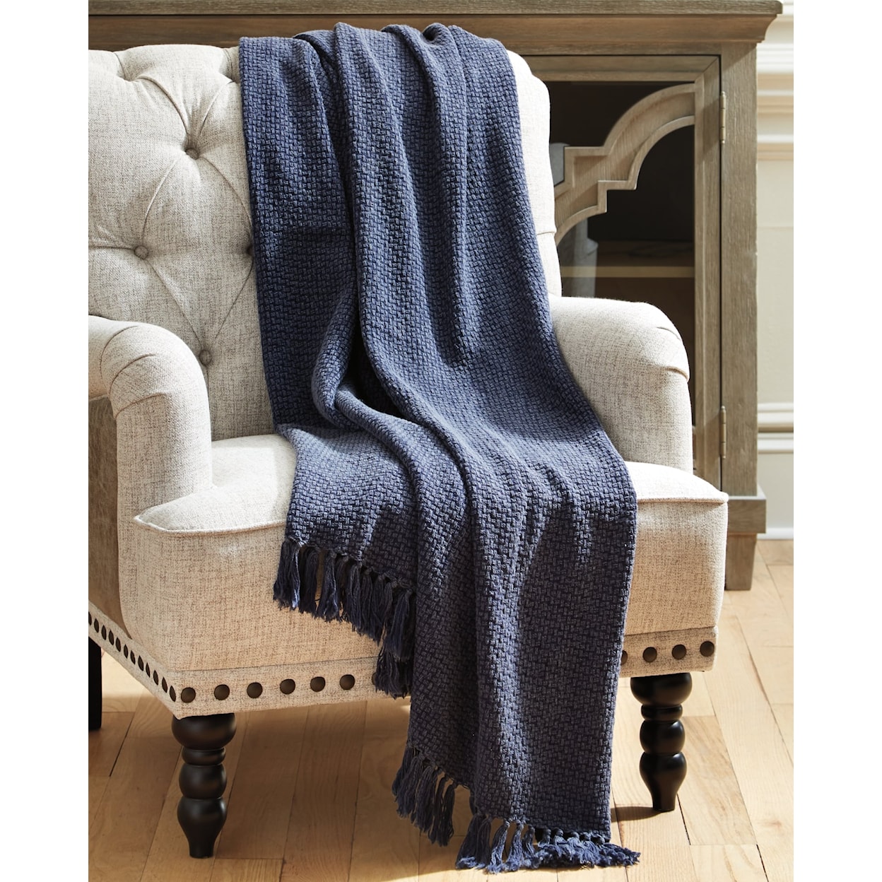 Signature Design Yasmin Throw (Set of 3)