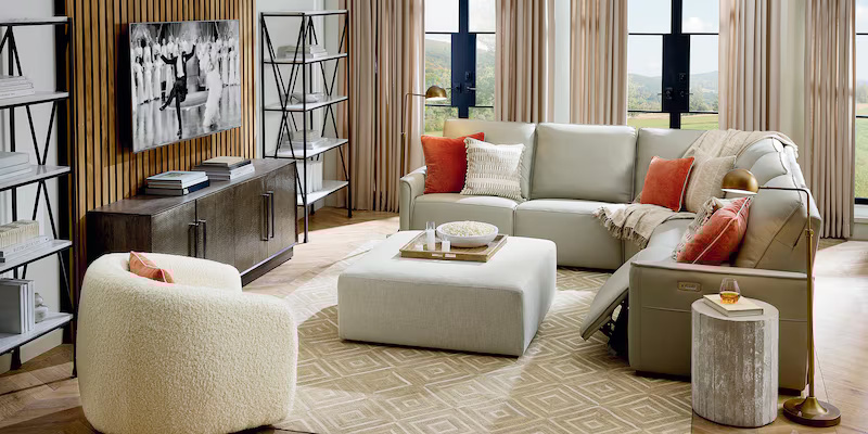 Bassett Everett Everett Leather Reclining Sectional