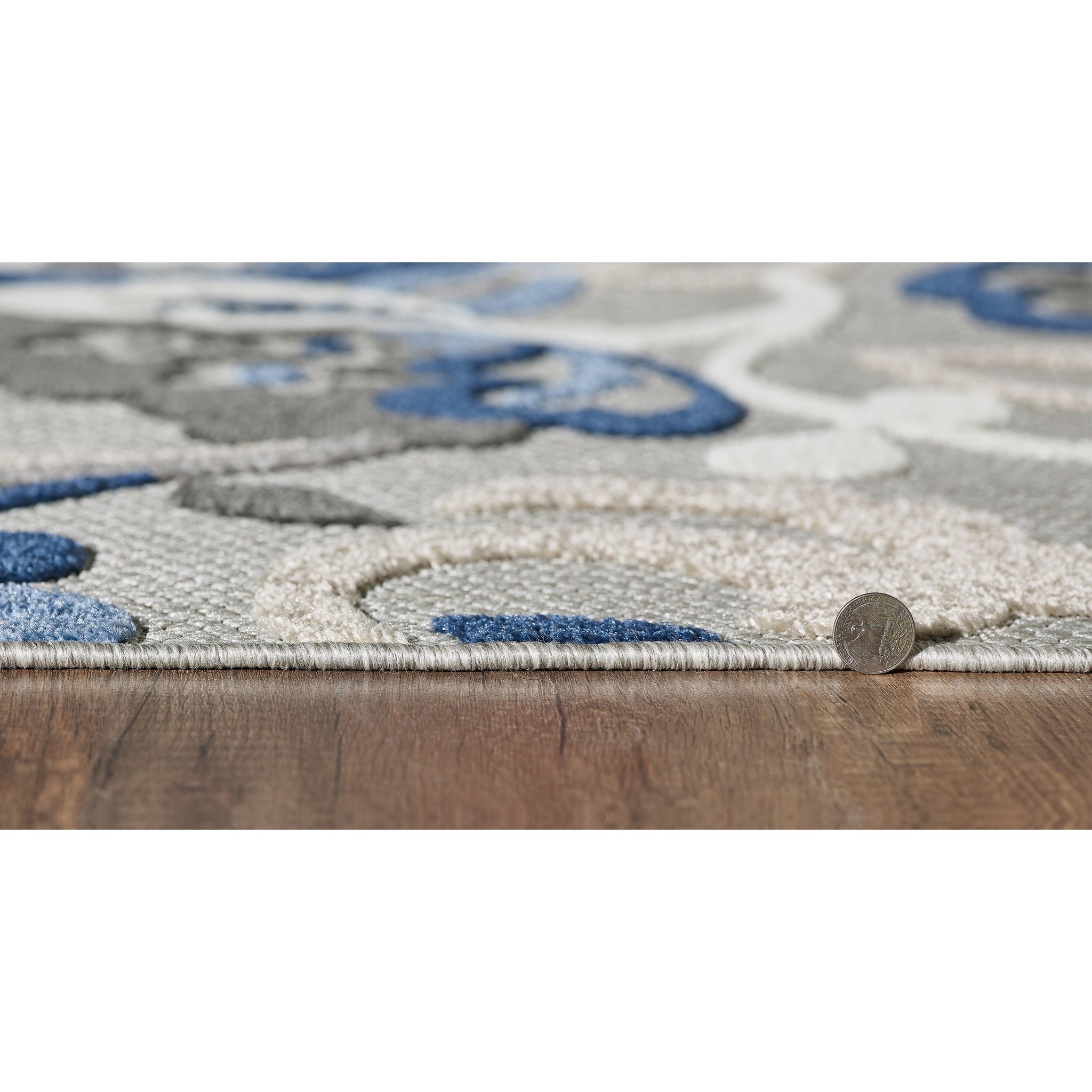 Leila 3' 3" x 4' 11" Rug