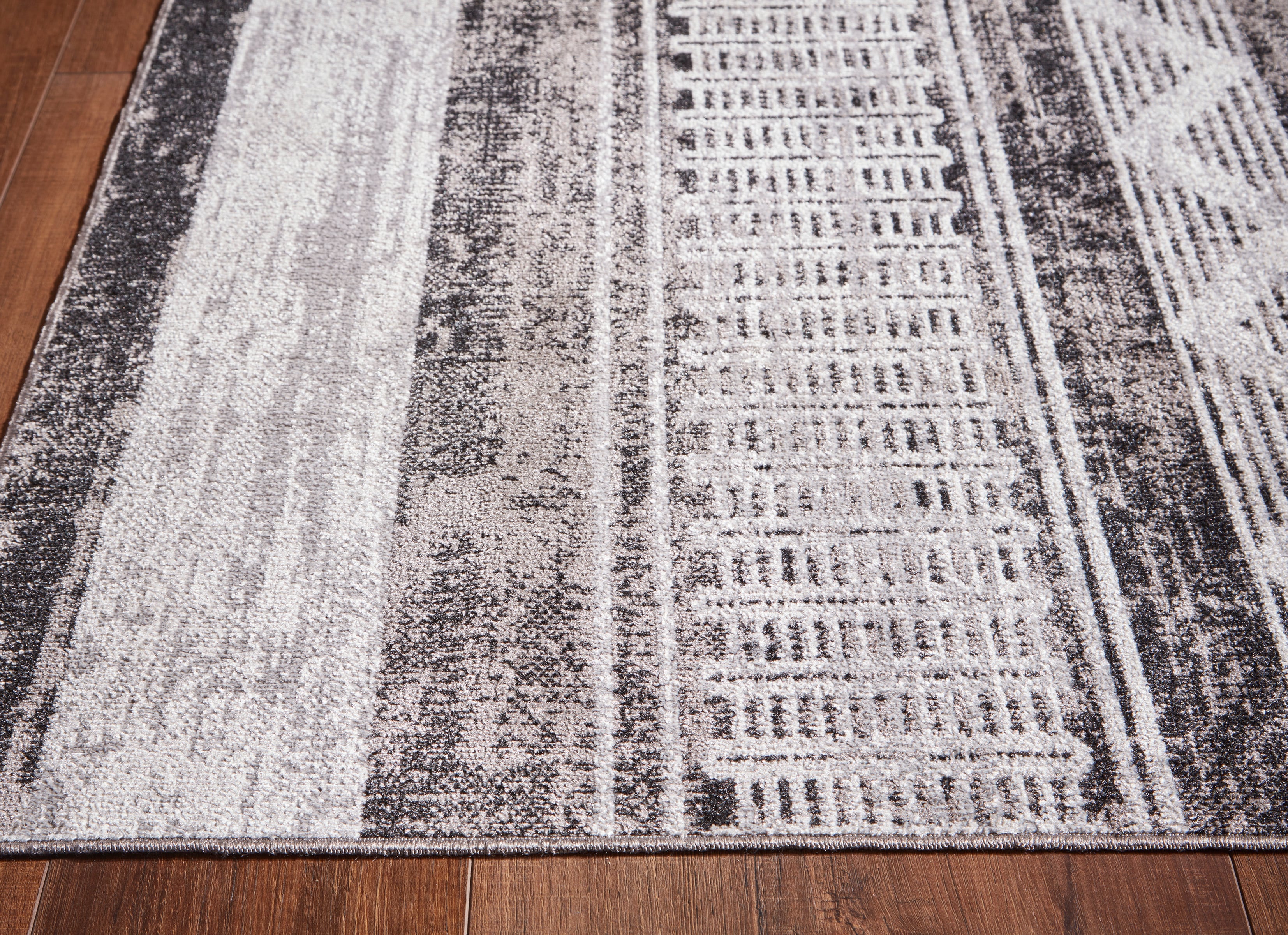 Signature Design by Ashley Machine Washable Rugs R405992 Henchester 5
