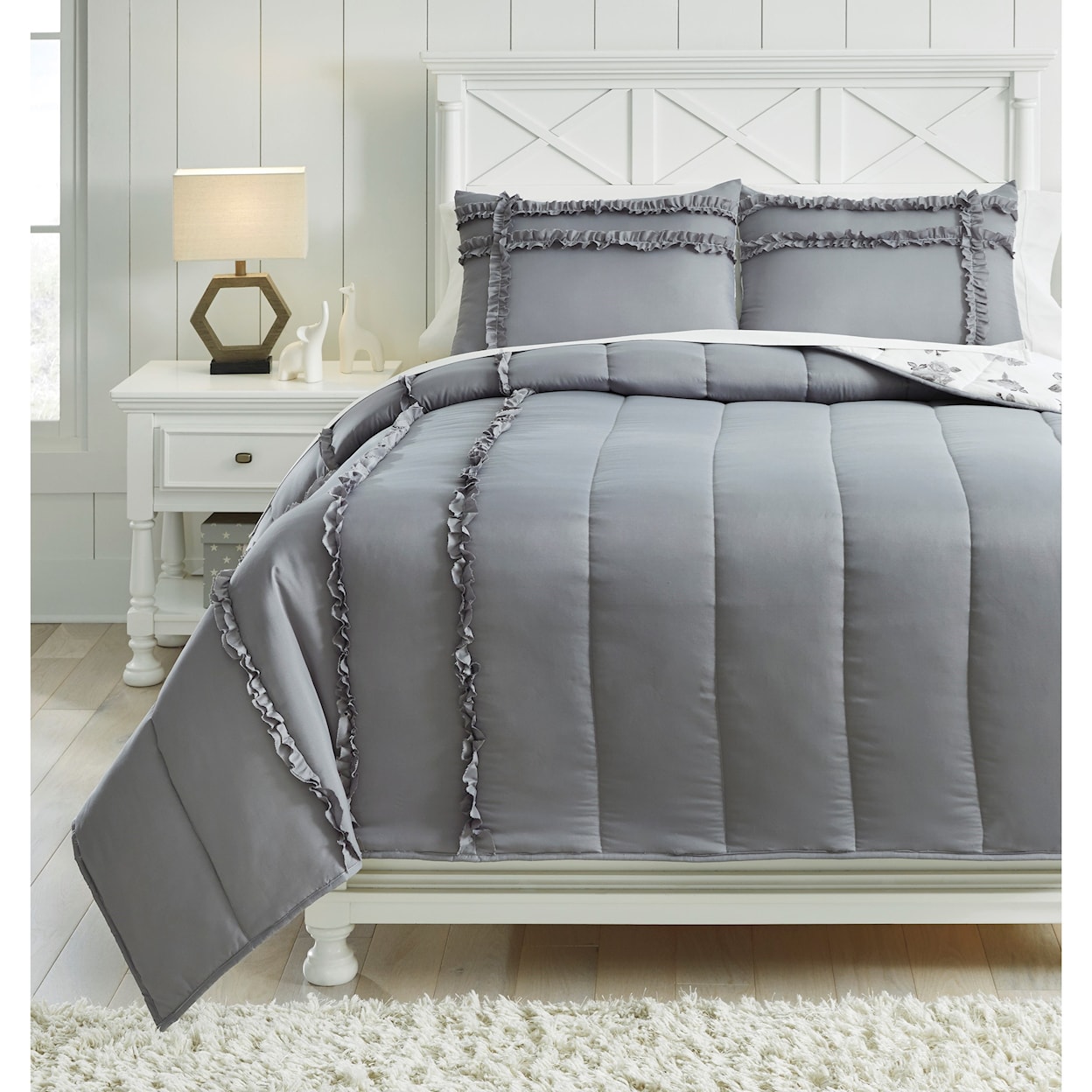Signature Design by Ashley Bedding Sets Full Meghdad Gray/White Comforter Set